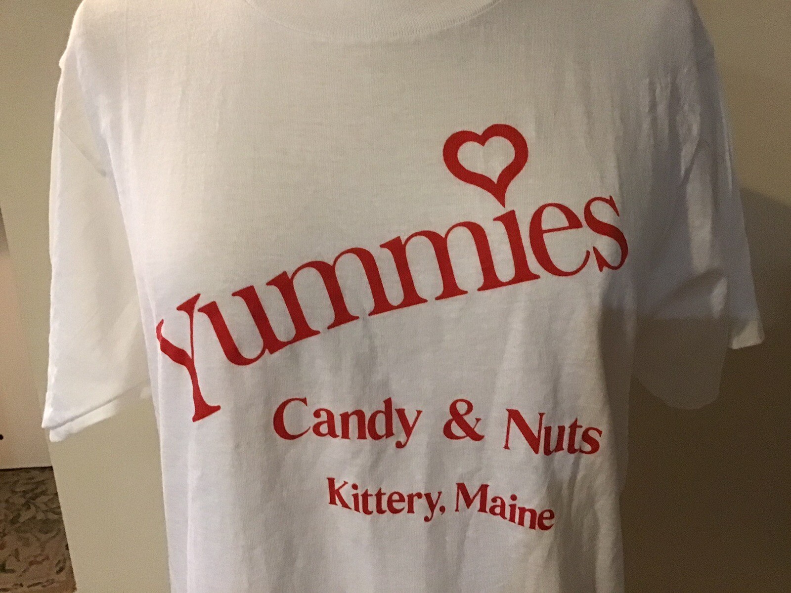 Yummies Candy & Nuts, Kittery Maine Women’s Large White Vintage USA T Shirt