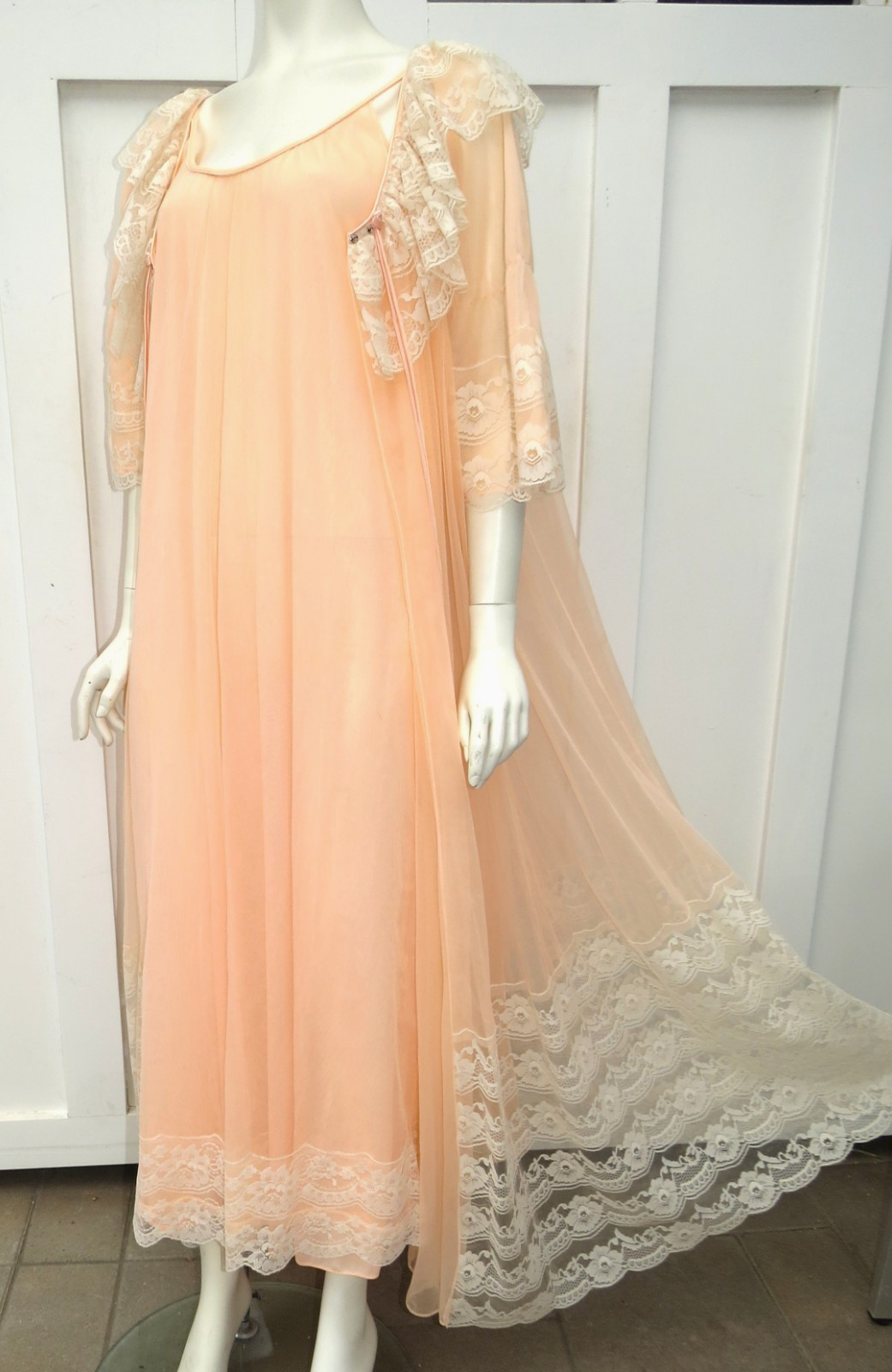 Vtg INTIME Bright Pink Coral Sheer Chiffon Peignoir Robe Nightgown RUFFLES L