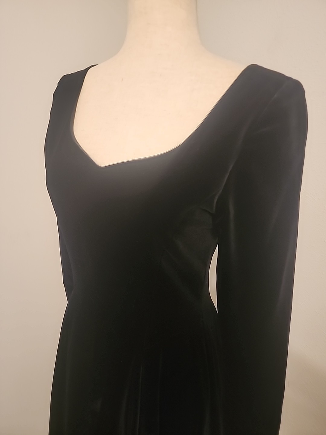 Vtg Laura Ashley Solid Black Velvet Victorian Sweetheart Neck Lined Dress Sz 4