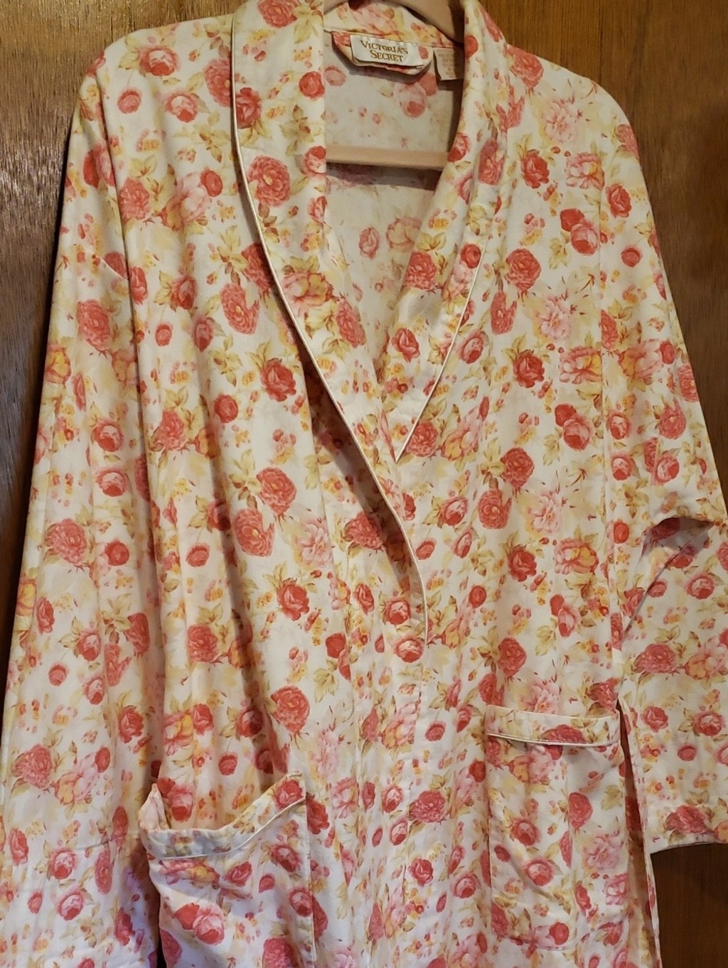 Vintage 90&rsquo;s 100% Cotton Victoria&rsquo;s Secret Garden Rose Floral Robe With Tie.