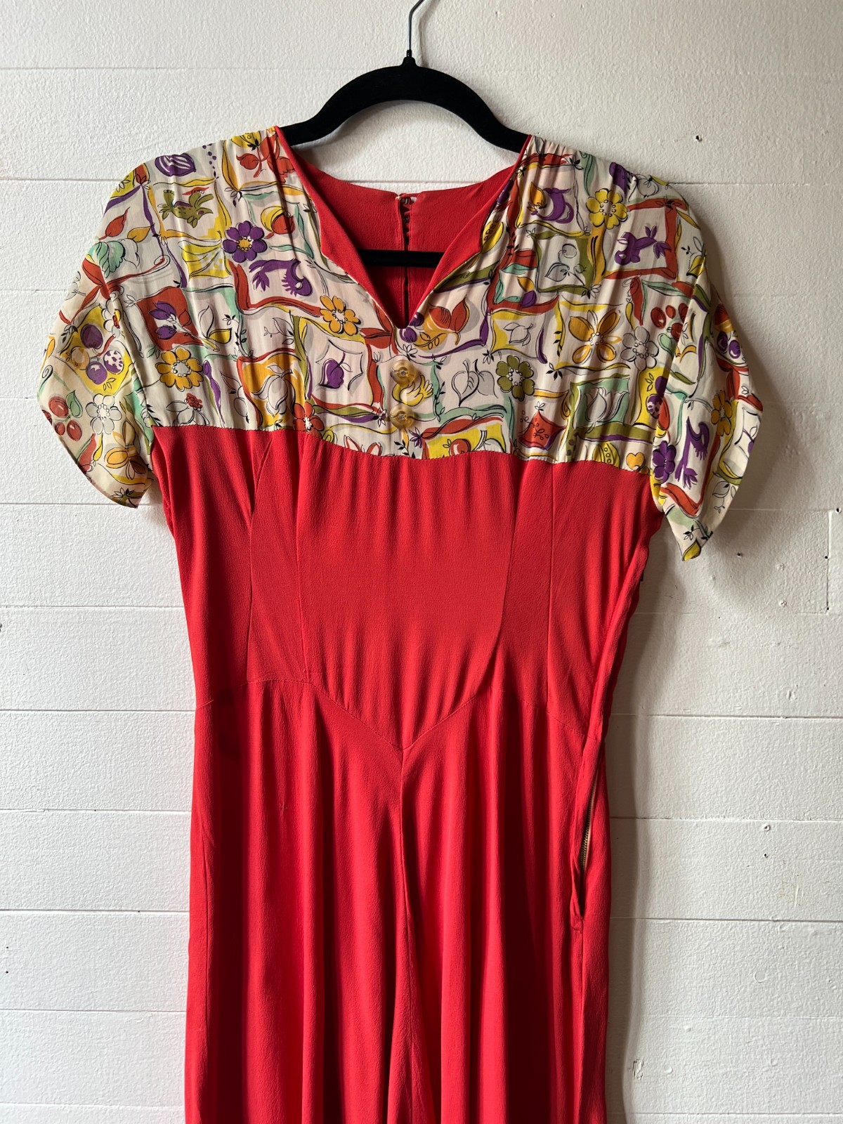 Vintage 1940s Red Pattern Dress – 34x26x45 AR FL