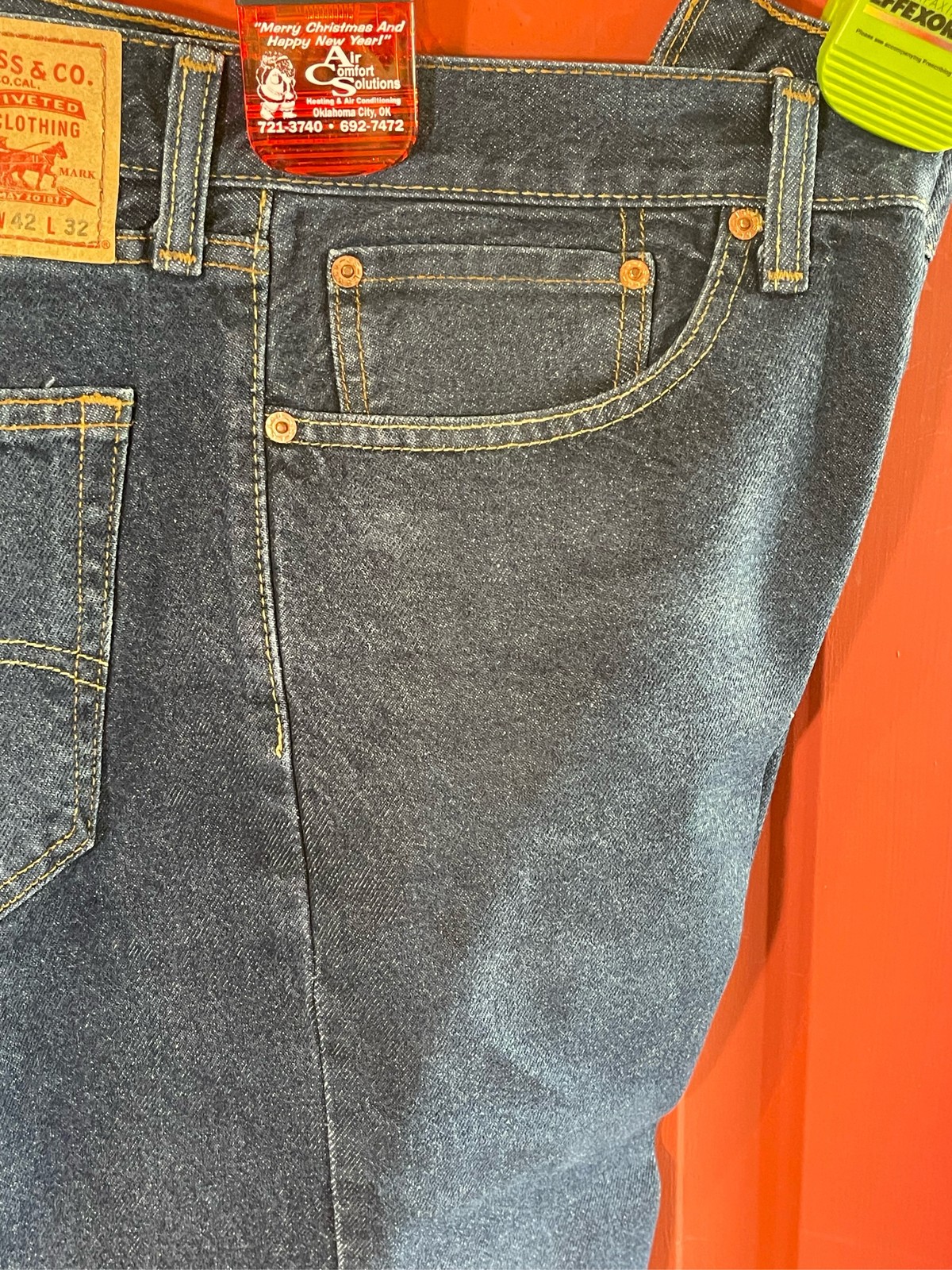 Levi&rsquo;s 505 Men&rsquo;s 42×32 Regular Straight Fit Dark Wash Blue Denim Jeans (#M)
