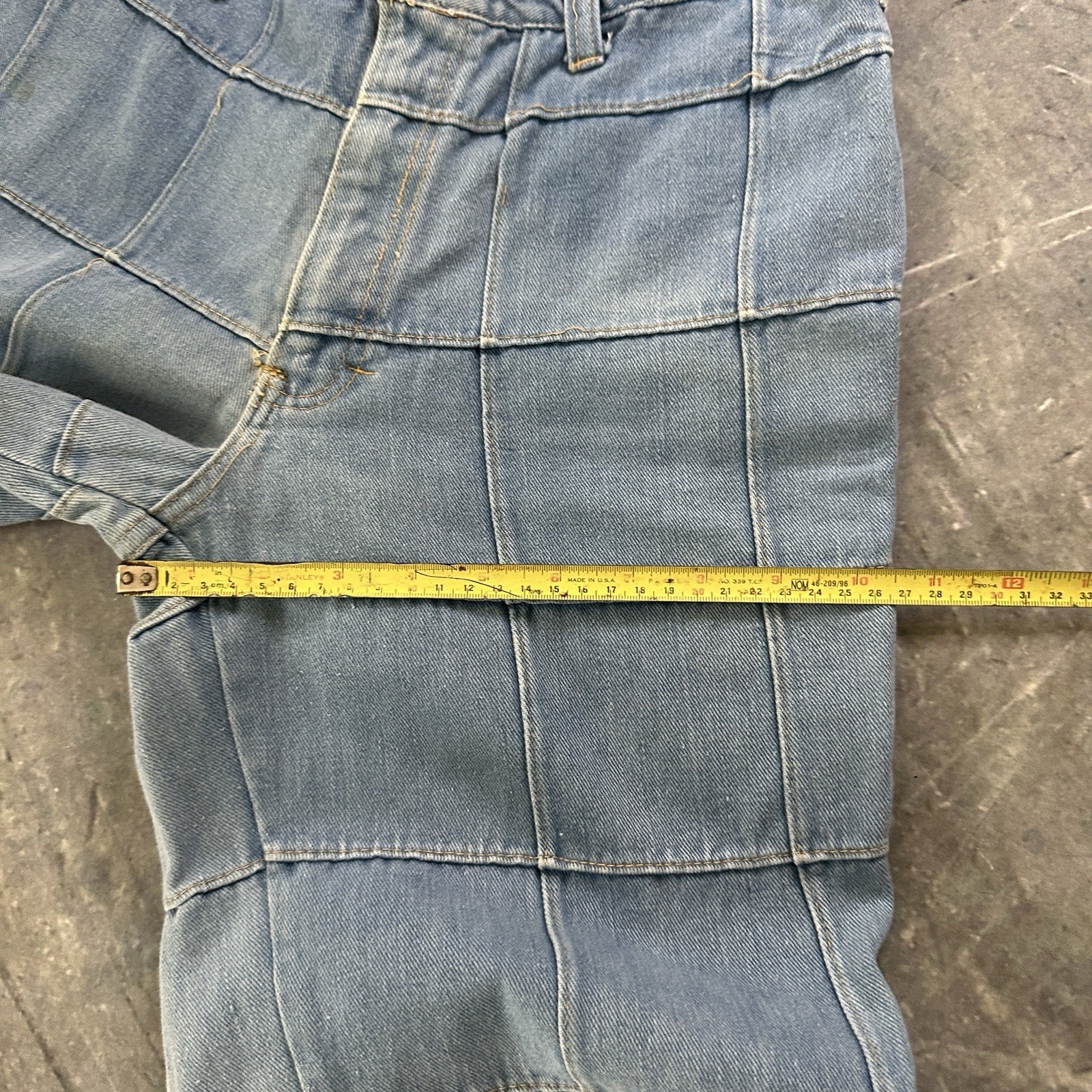 Vintage &rsquo;70s Brittania Patchwork Light Wash Bellbottom Boho Flare Jeans 33 Waist
