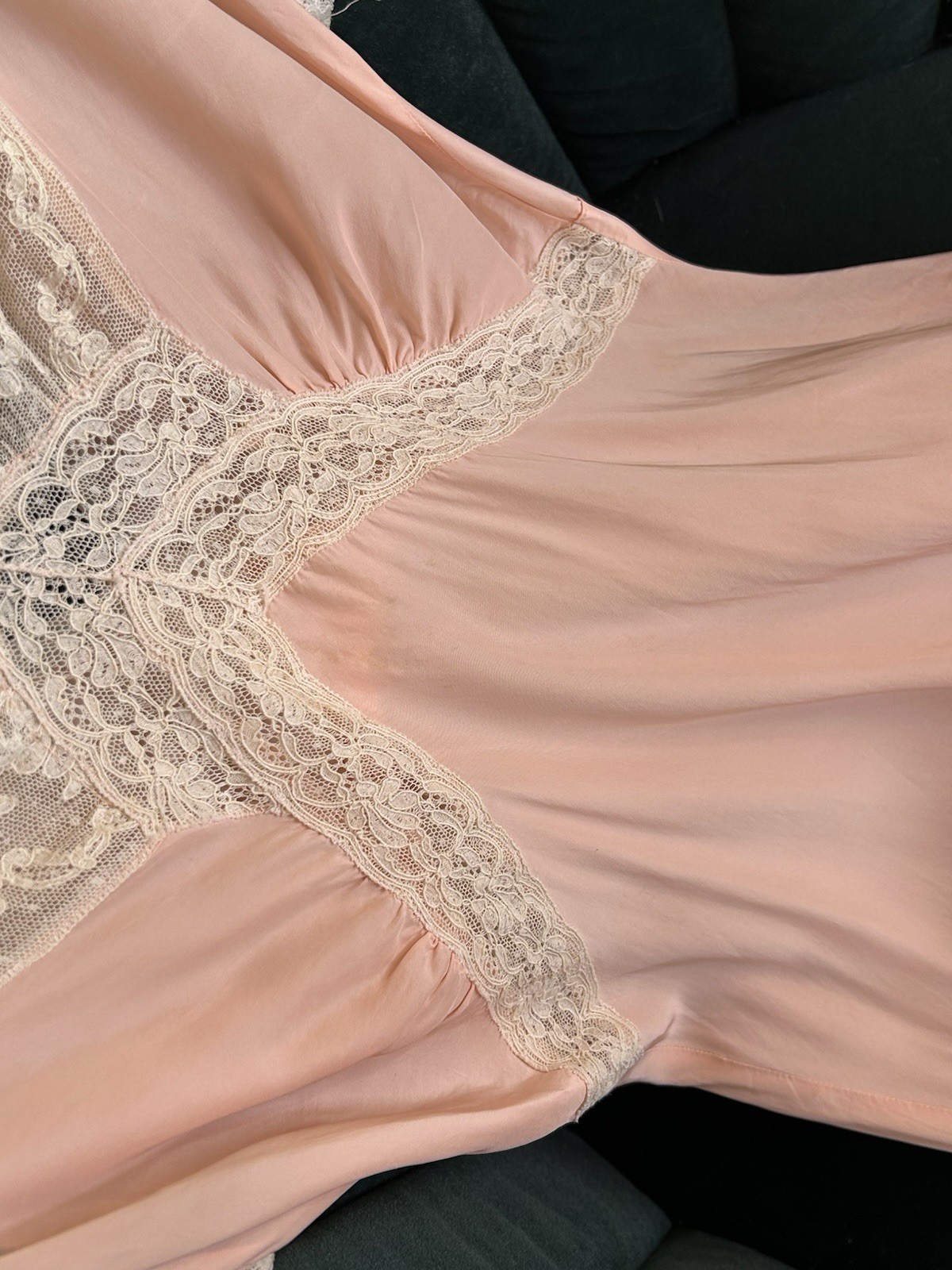 1940s Peach Pink Lace Bias Cut Slip