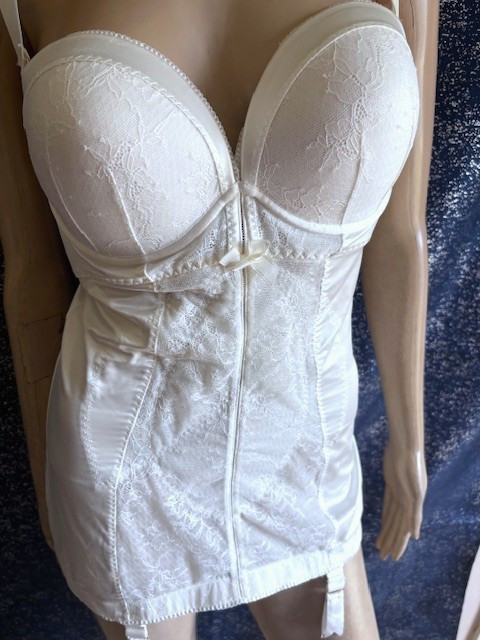 GOSSARD RETROLUTION BRIDAL BODY SHAPER / SLIP/ GARTER SZ 34 DD/E