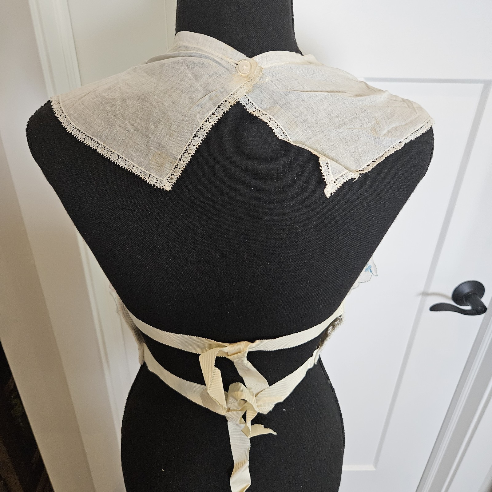 Vintage 60s Catch A Guy Handkerchief Embroidered Floral Halter Crop Top Tie Back