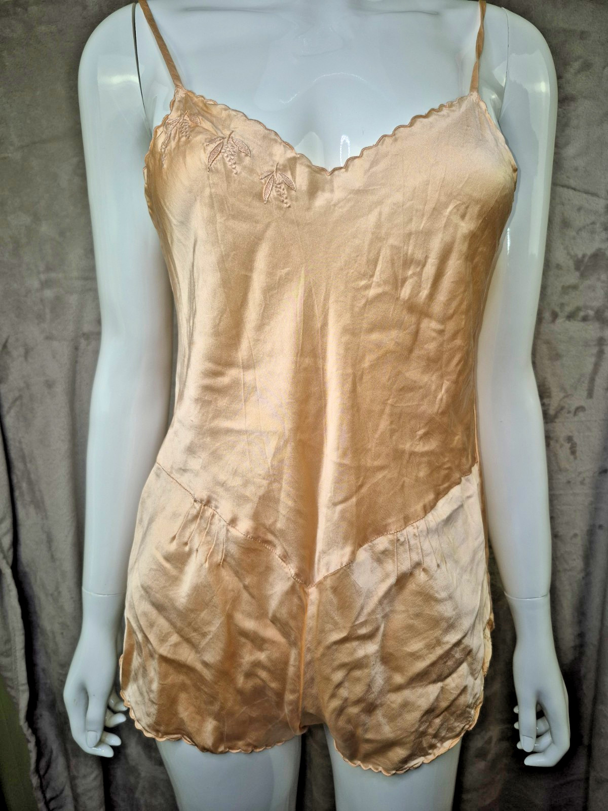 Vintage Kentelle Silk Teddy Romper Camisole Bodysuit Peach Champagne Scallop 46
