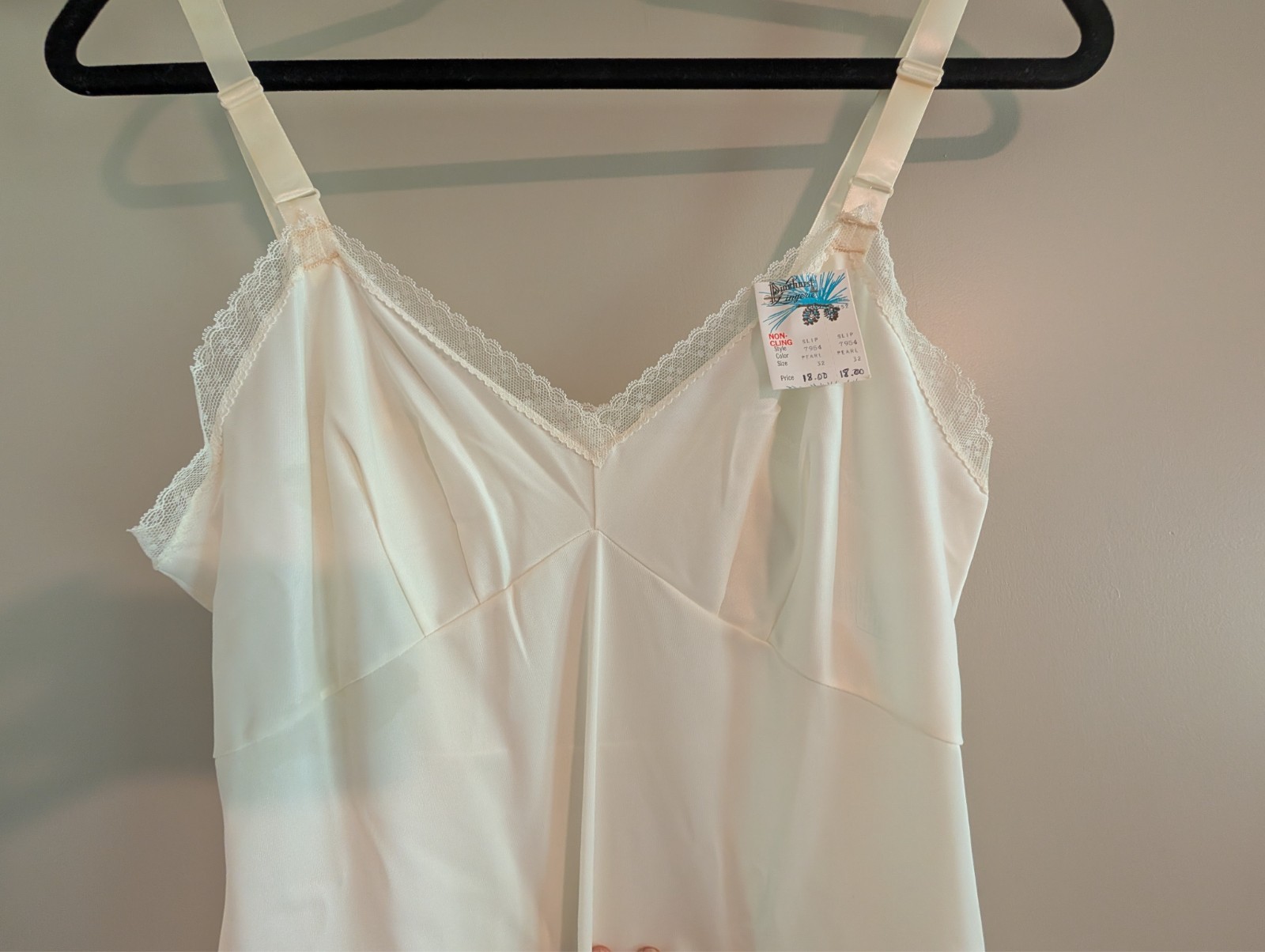 Vintage Pinehurst 32 Pearl Full Slip, Nylon, MADE IN USA, New not perfect