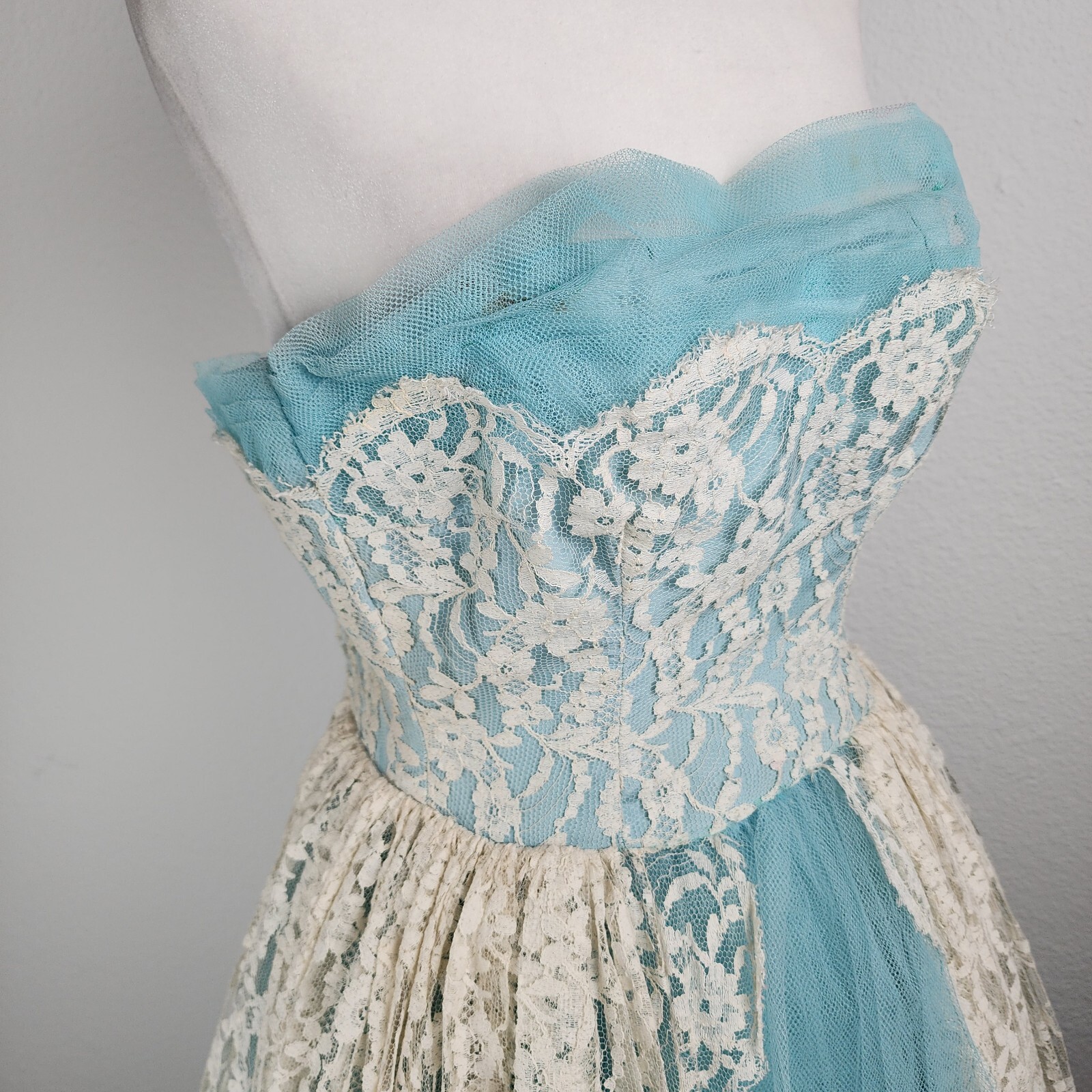 Vintage 1950s Strapless Turquoise Tulle Lace Prom Dress Cupcake Party Talon Zip