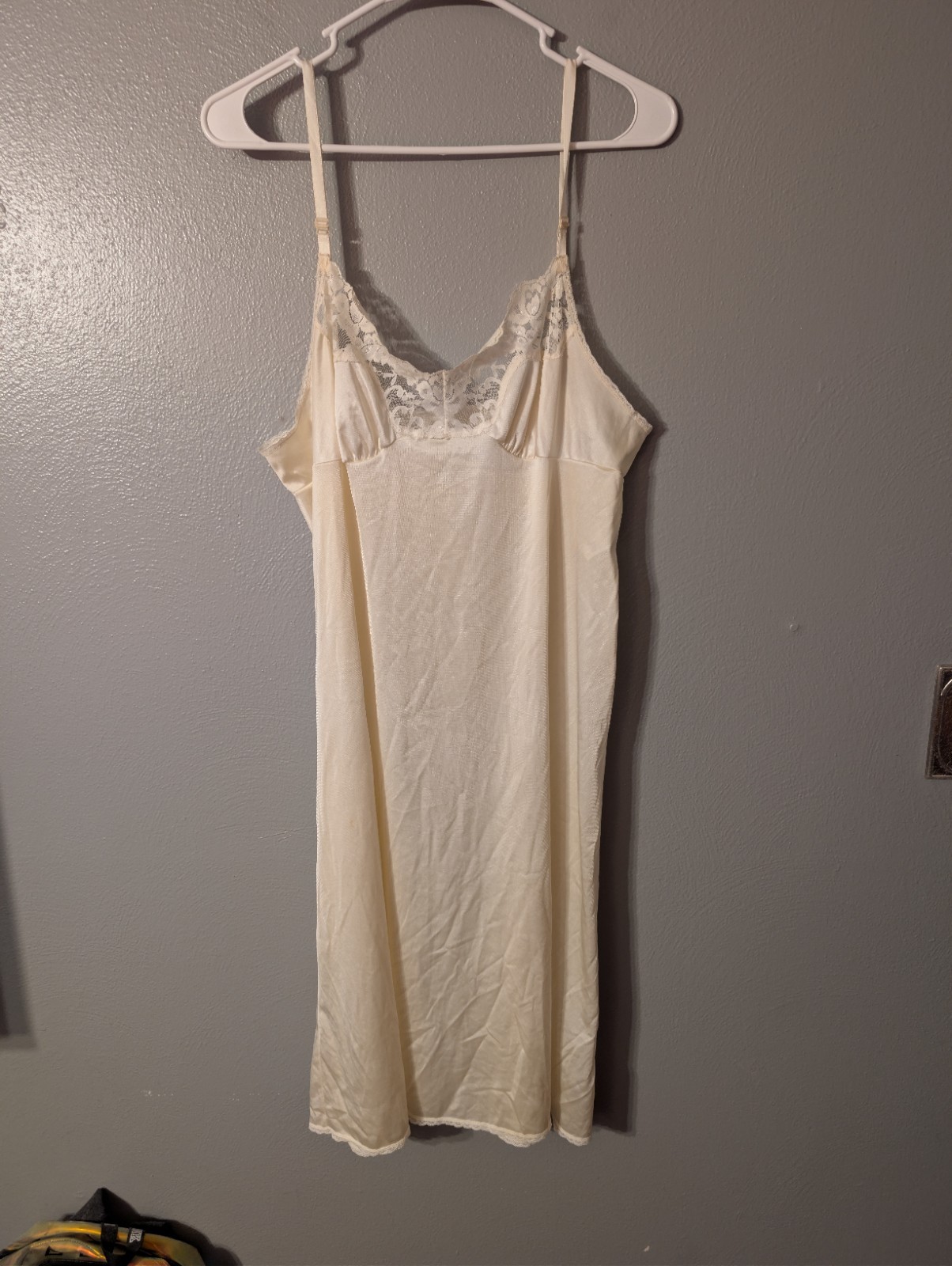 Vintage Vassarette Full Slip 38 10-105 White Nylon Lace Lingerie Dress 1980s