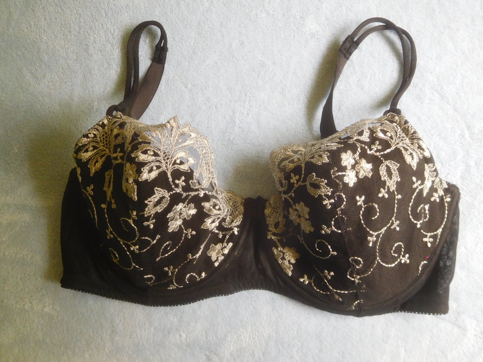 NWOT! Vintage Victoria&rsquo;s Secret Black White Floral Lace Lined Bra 38DD