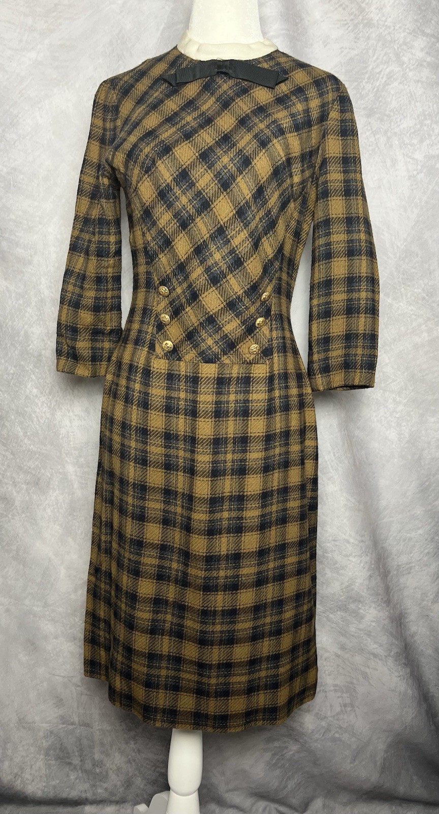 Vintage 1960s L&rsquo;Aiglon Brown Navy Plaid Mod Shift Dress Gold Buttons Bow Size S