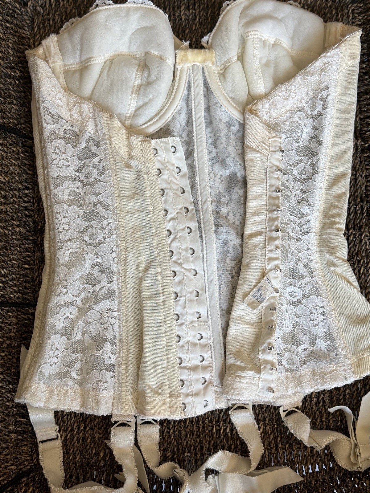 50s Authentic Warner&rsquo;s Original “Merry Widow” Ivory Lace Strapless Corset 32B
