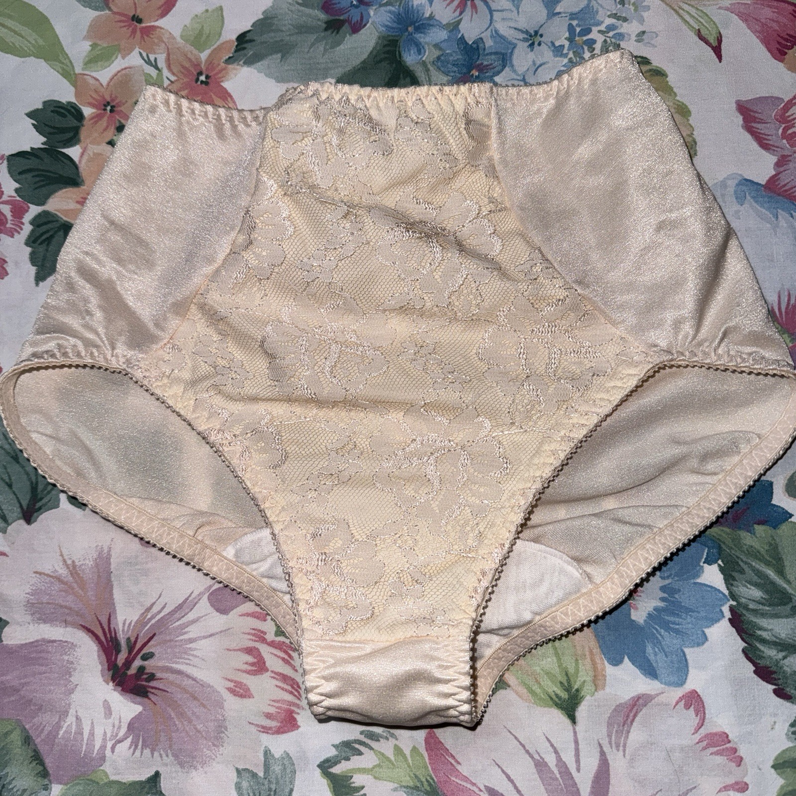 Vintage Olga Nylon Spandex Shaper Panties Style 40010 Chantilly Lace Small