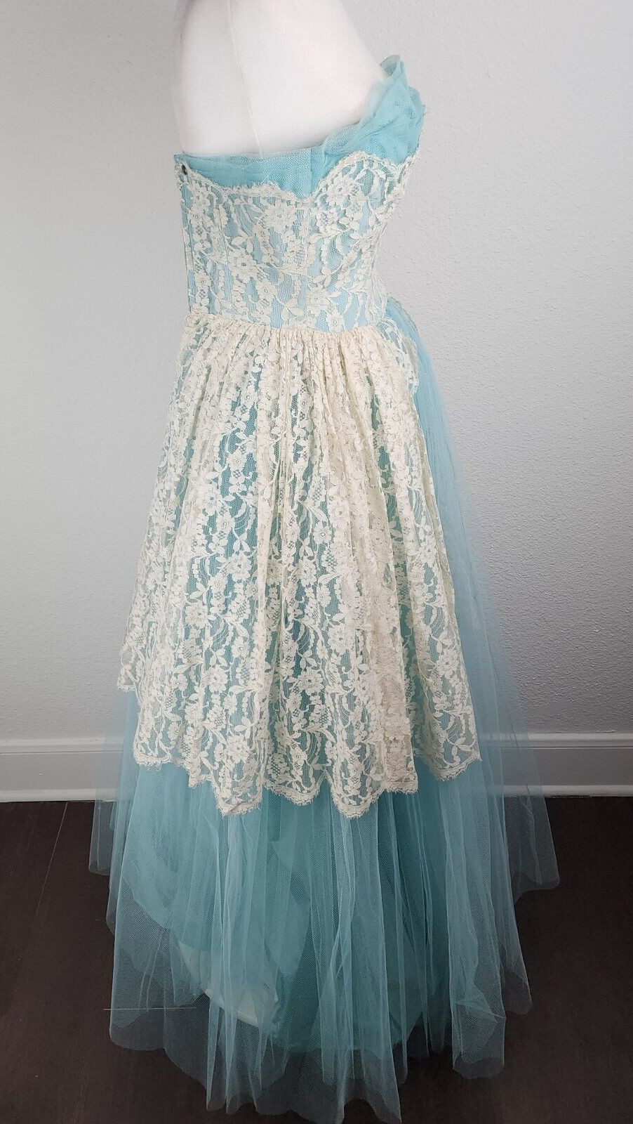 Vintage 1950s Strapless Turquoise Tulle Lace Prom Dress Cupcake Party Talon Zip