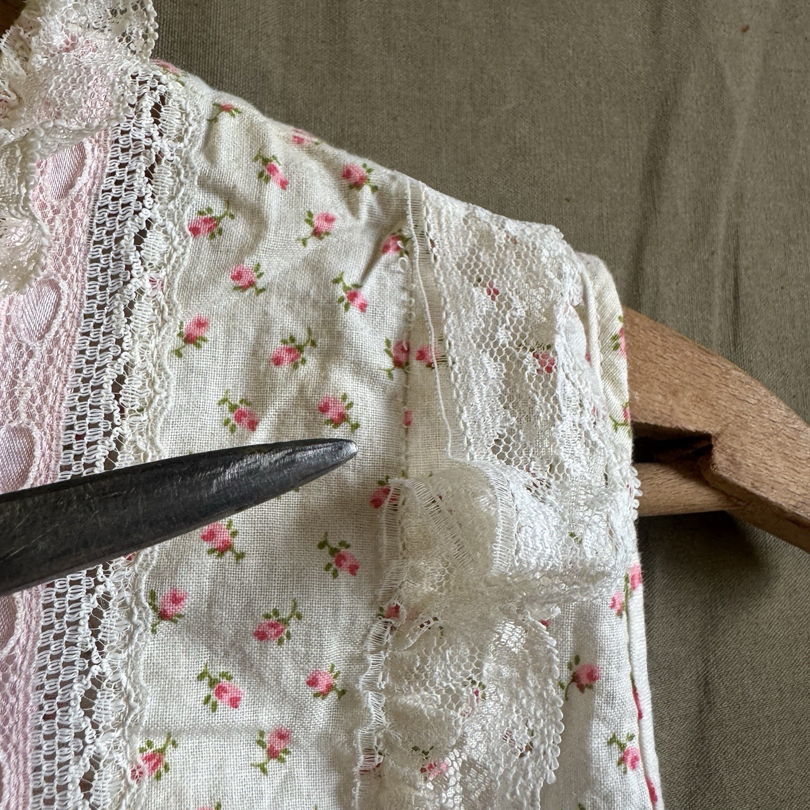 Vintage 60s Women’s Nightgown Mr. P.J. Pink Flowers Boho Folk 18X32.5 READ