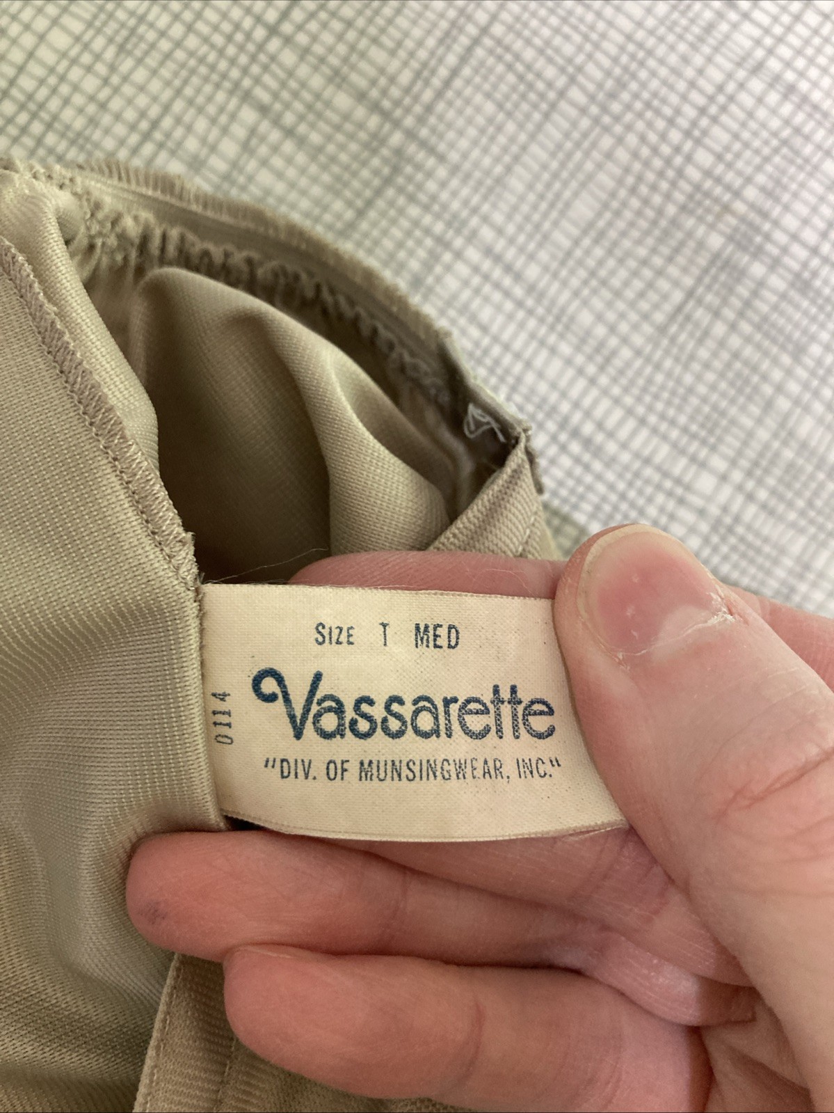 Vtg 70s Vassarette Long Half Slip Medium Tall Beige Nylon Tricot Maxi Slit 0114