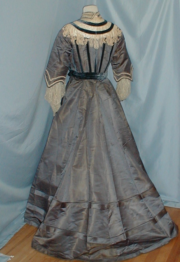 Elegant Antique Evening Dress Victorian 1890 Changeable Green Silk Lace Trim