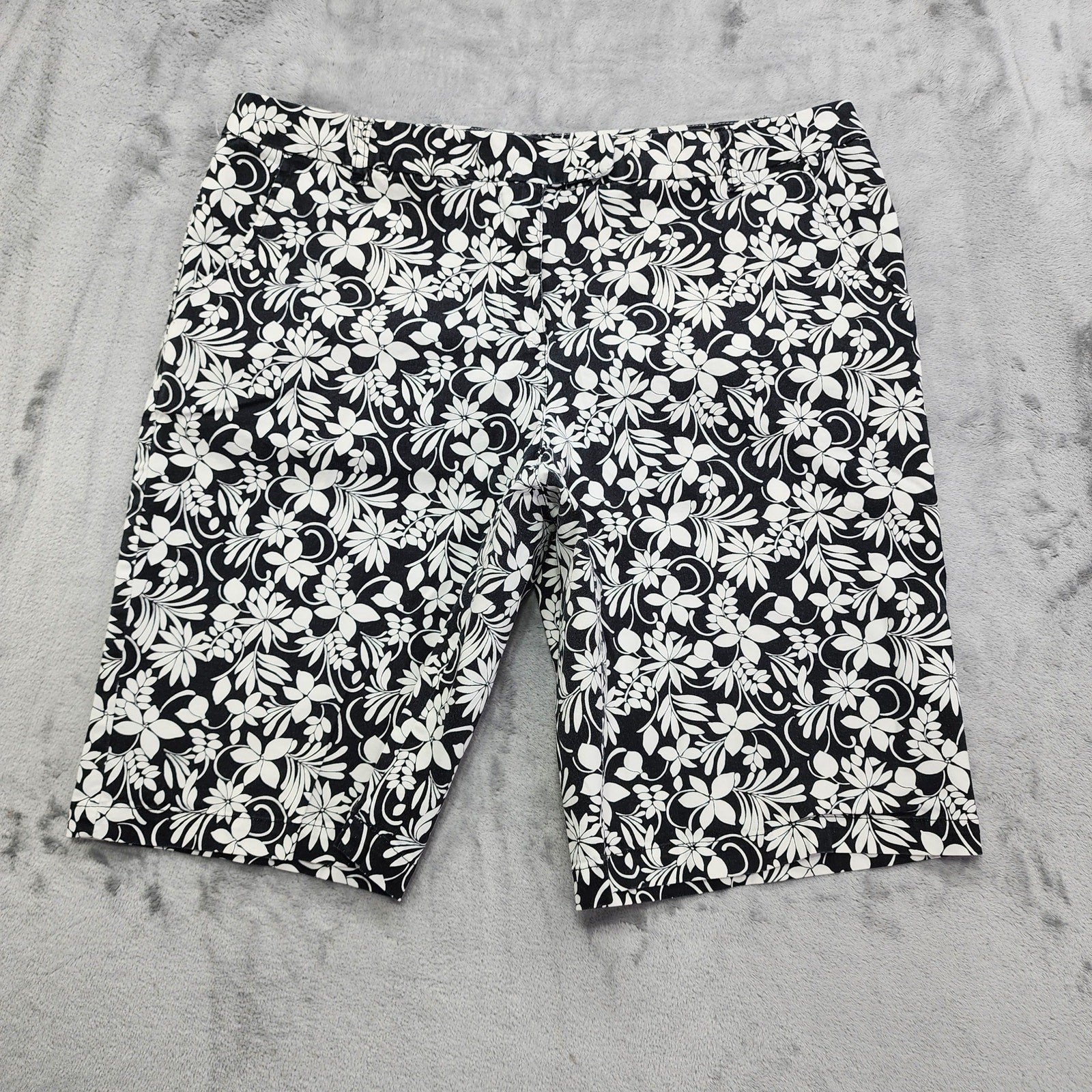 Vintage 90s Style&Co Shorts Womens 16 Black White Floral Bermuda Walking Casual
