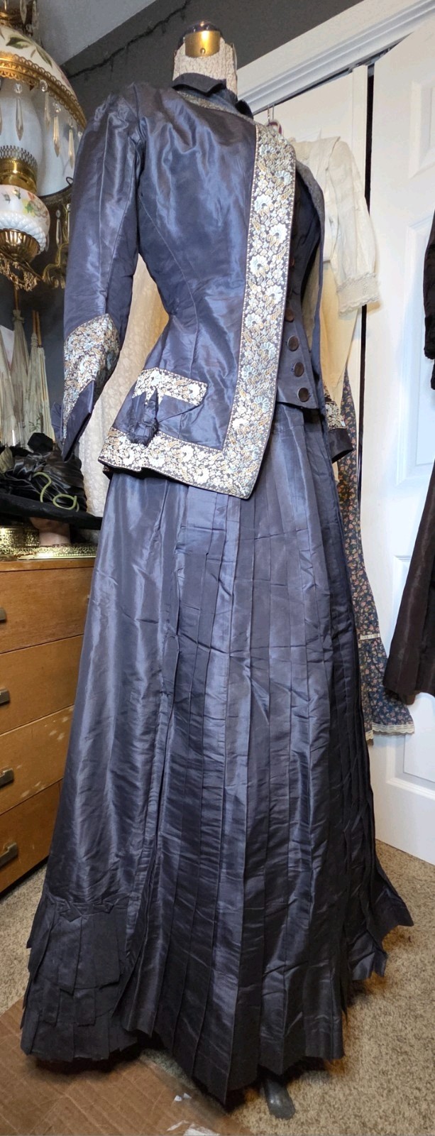 Lavender 1860s Victorian Silk/Taffeta w/ Brocade Trim Afternoon Dress