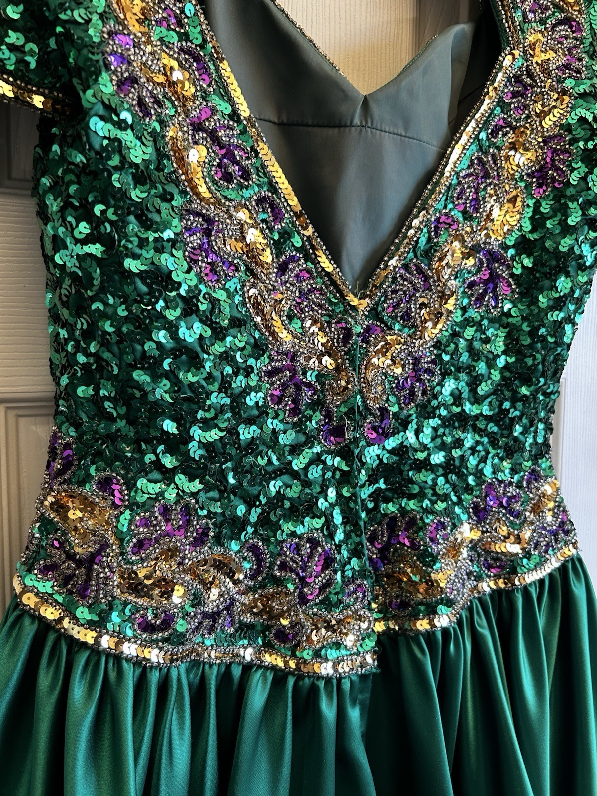 mike benet dress emerald green sequins Mardi Gras Ball Size 8 St. Patrick’s Day