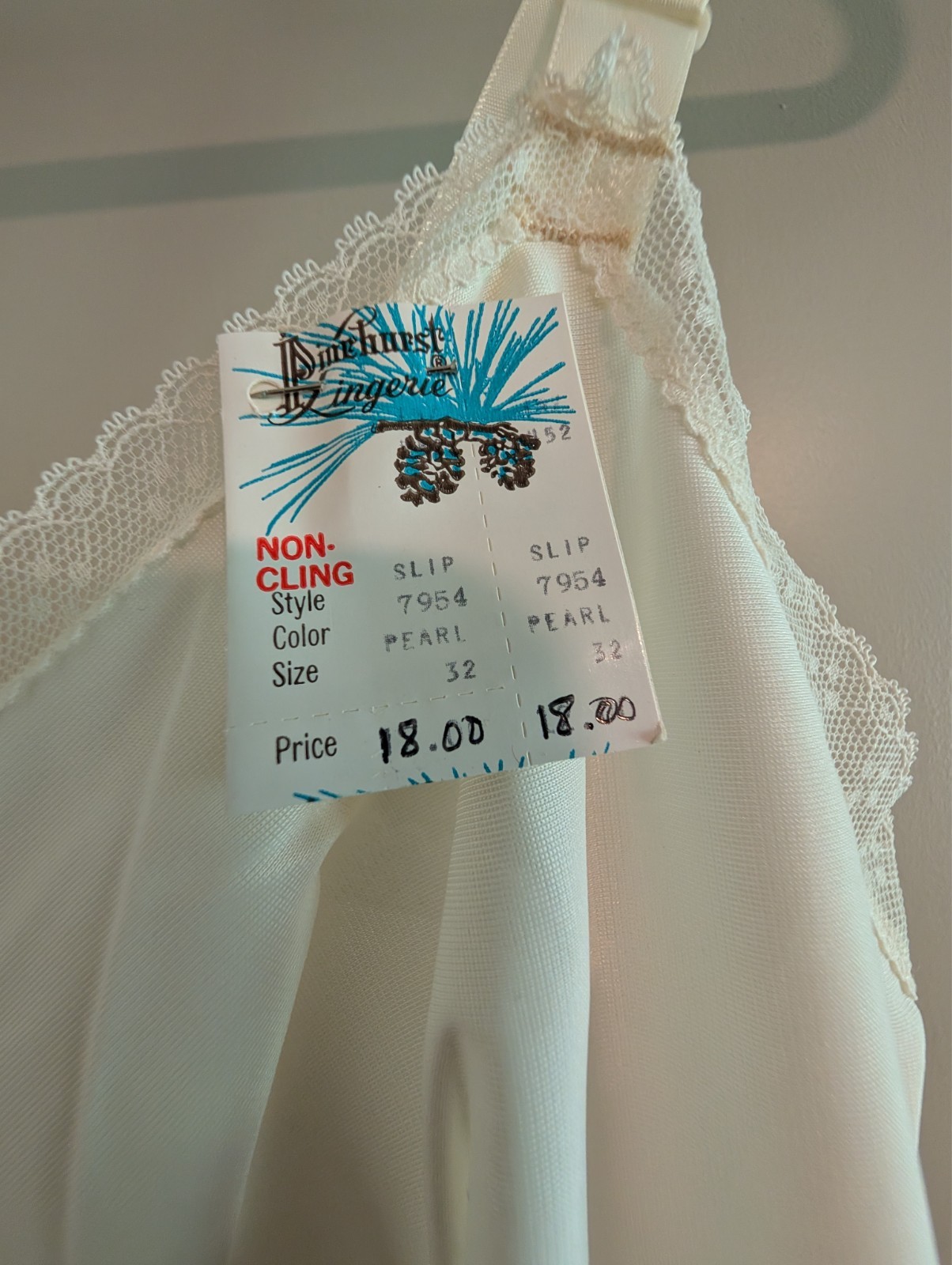 Vintage Pinehurst 32 Pearl Full Slip, Nylon, MADE IN USA, New not perfect