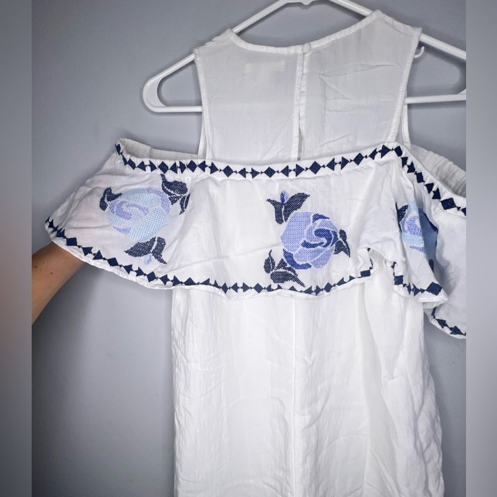 Mi Ami Cold Shoulder Floral Embroidered Dress Lined Rayon Size XS