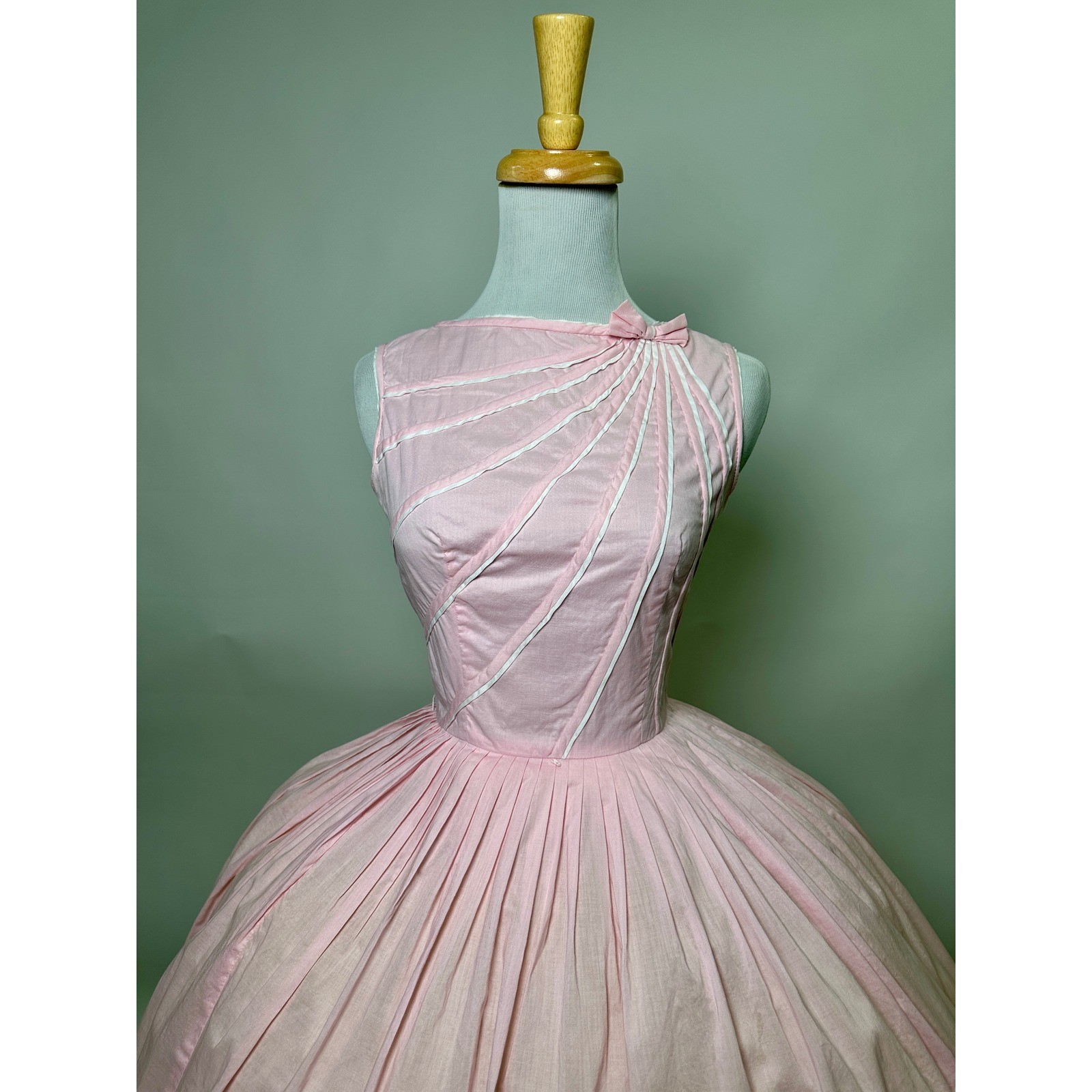 Vintage 1950s Cute Tailored Junior Pink Sunburst Dress Bow circle Skirt cotton