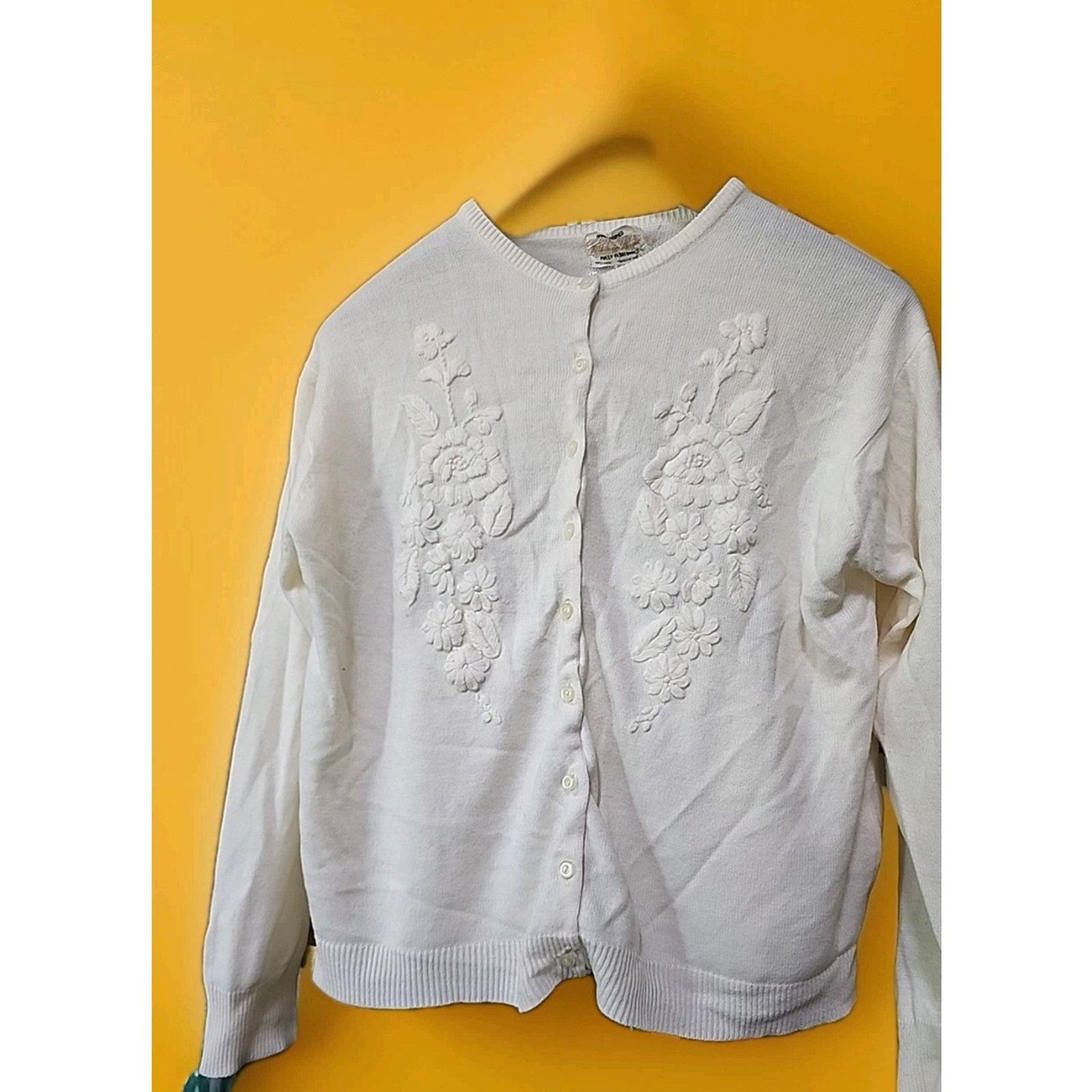 REP OF KOREA 50&rsquo;s 100% Virgin Acrylic Flower Embroidered Cardigan Small A99