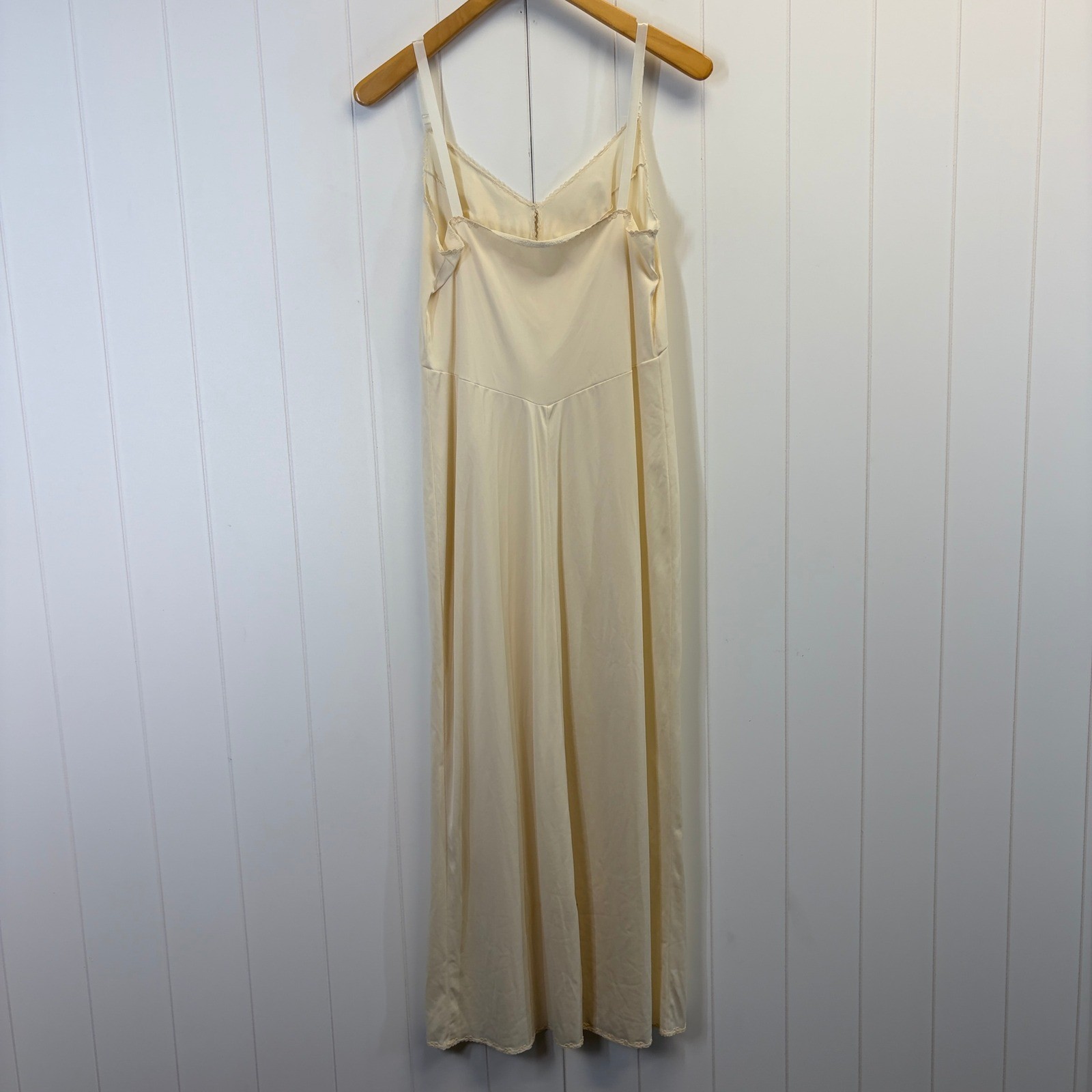 Vintage Olga 60s Regency Classic Lingerie Full Slip Dress Women Size M Coquette