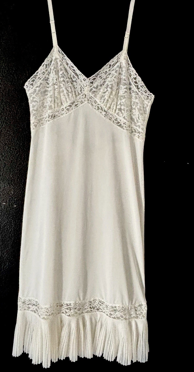 Vintage Vanity Fair 50’s Pin Up White Lace Slip Dress- SZ 34 Mermaid Lingerie