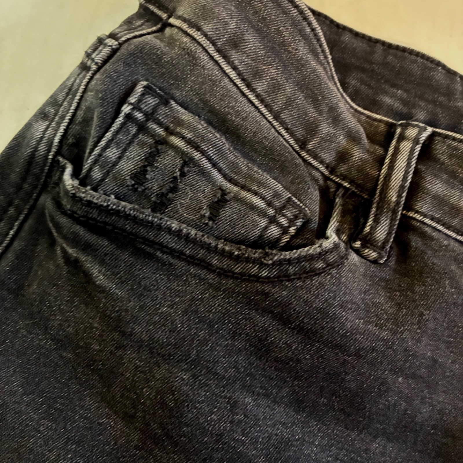 Vervet Super High Rise Panel Barrel Leg Jeans 31 Faded Black Distressed T6589