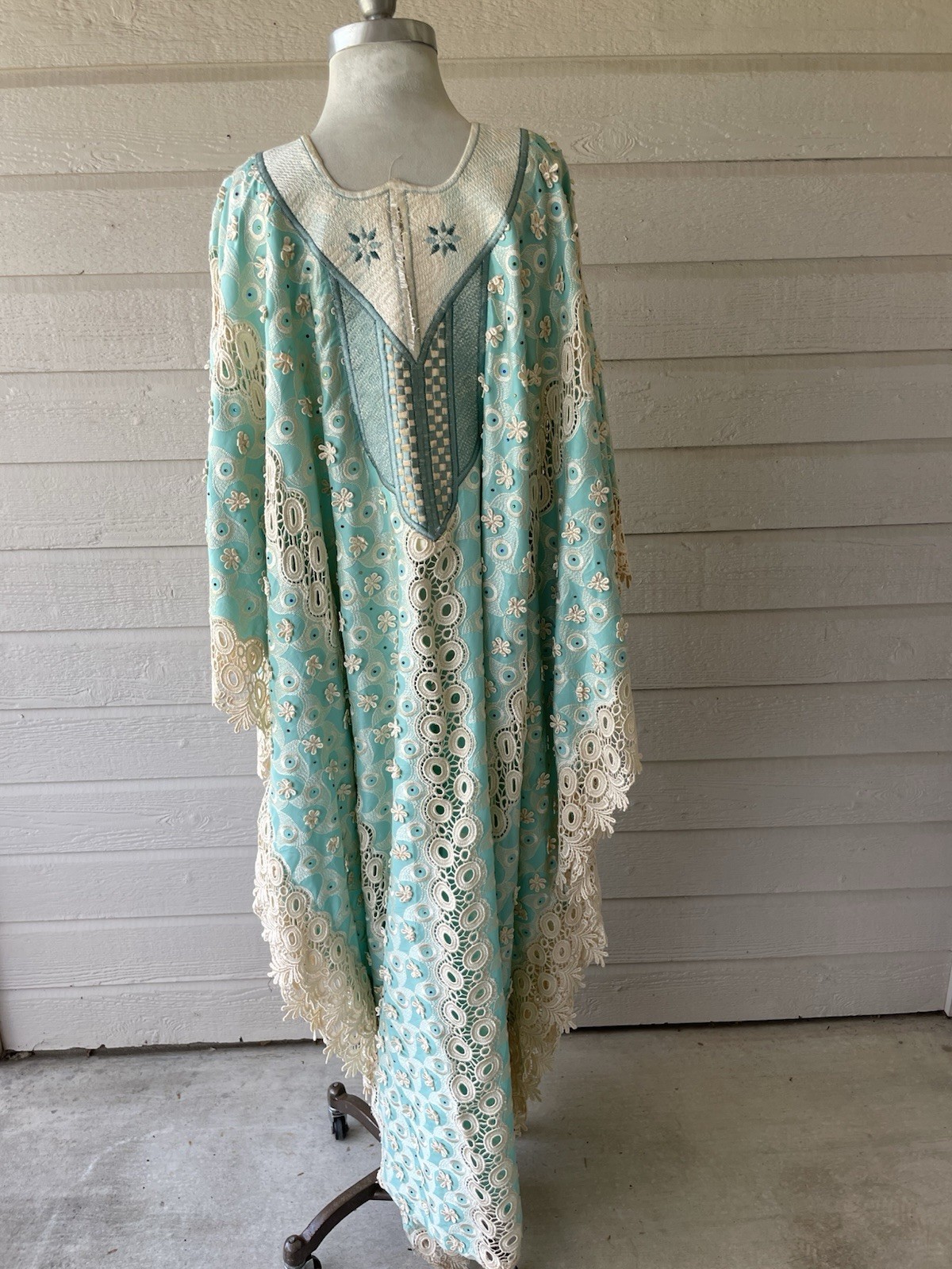 Vintage 1970s Teal Woman’s Floral Embroidery Bedazzled Caftan Dress – Unbranded
