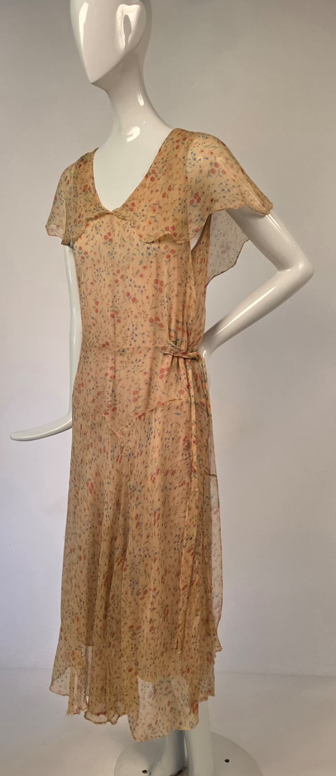 ENCHANTING 1920’S SMALL SCALE FLORAL PRINT SILK CHIFFON DRESS W CAPE COLLAR
