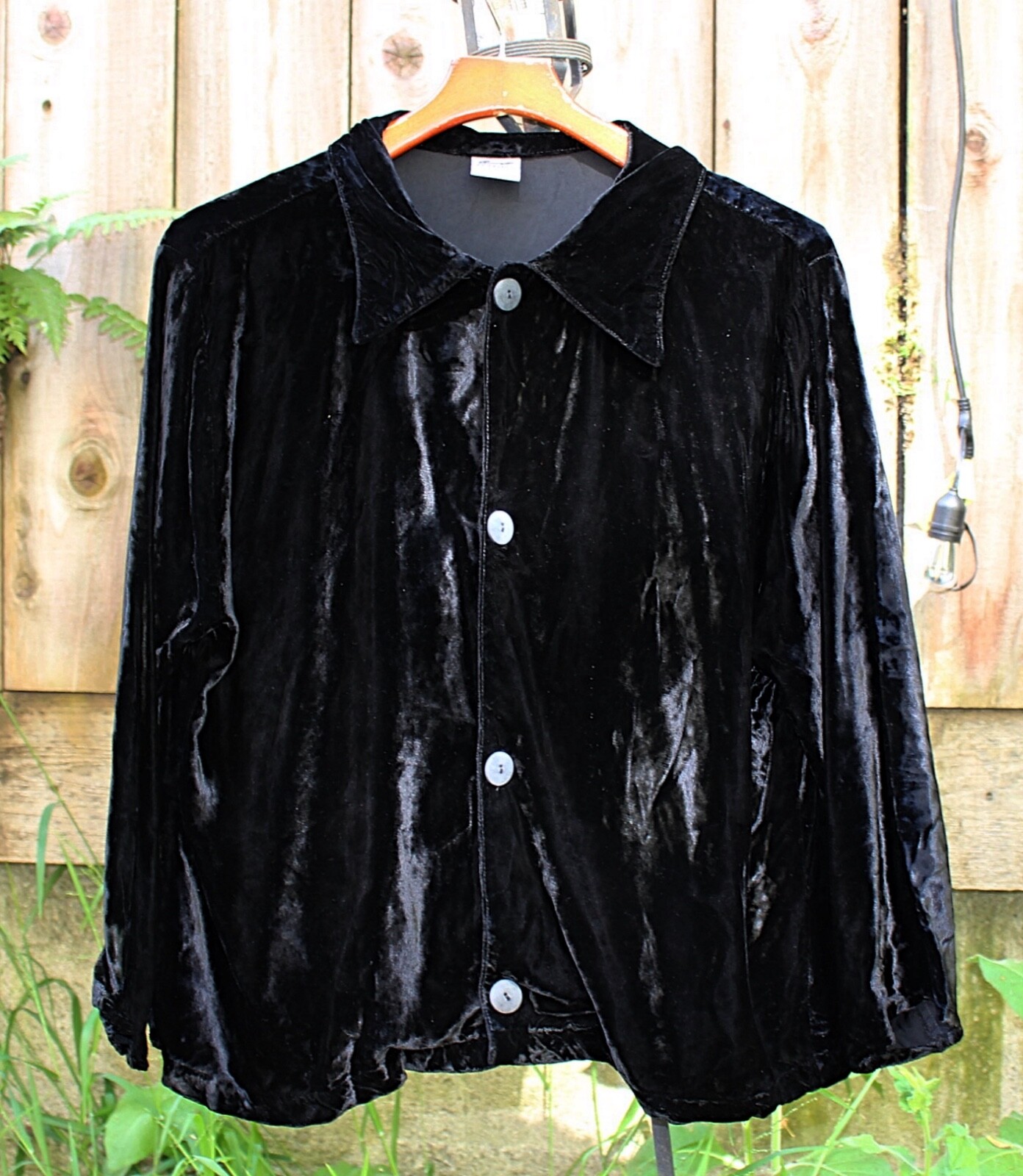 CP Shades Vintage – Hippie Era Velvet Button Front Jacket w Dagger Collar, Black