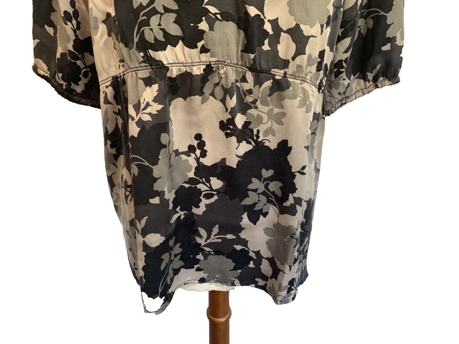 EDDIE BAUER Blouse Top Gray Black 100% Silk Floral Pattern Short Sleeve Size XL