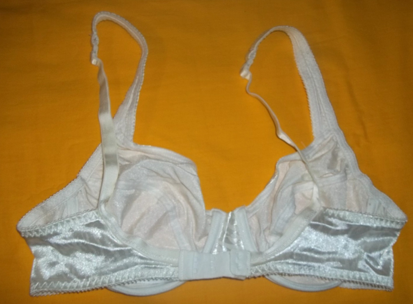 Vassarette 75-440 Shiny Second Skin Liquid Satin Animal Print UW Bra 34C 75440