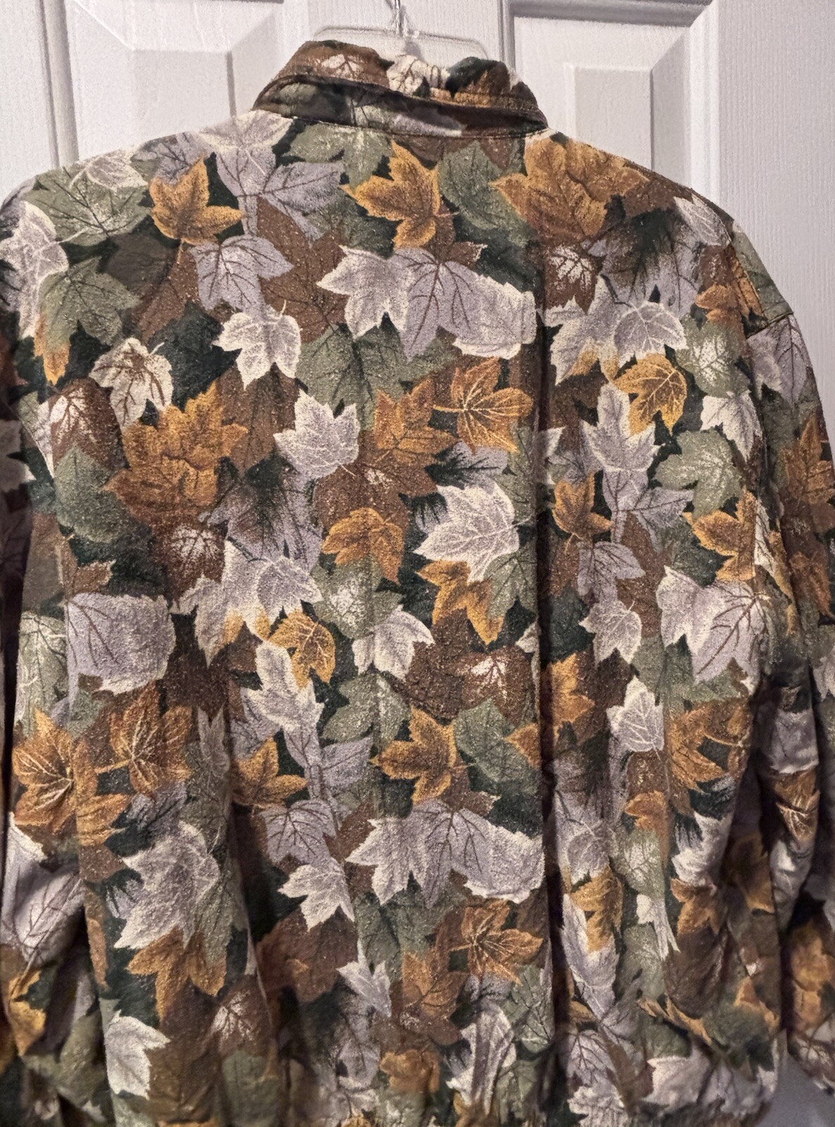 Casual Corner & Co. Leaf Pattern Silk Nylon Woman’s Size Medium Zip Up Jacket