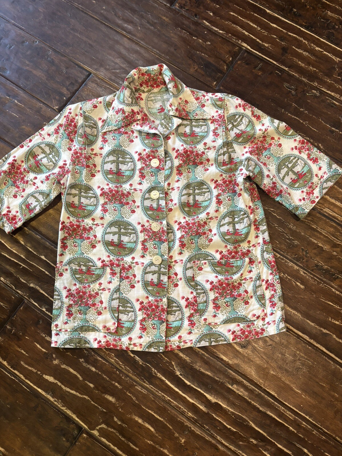 Vintage 1940S Cotton Dagger Collar Smock Mother Of Pearl Buttons Novelty Print