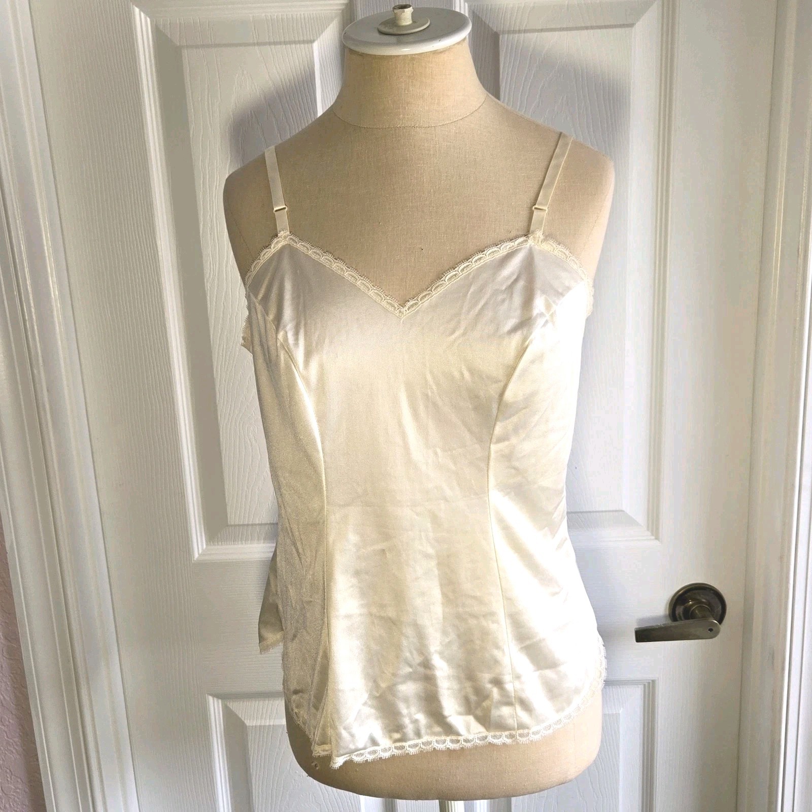 Vanity Fair Womens Vtg Camisole Top Champagne Size 36 Nylon Lace Lingerie USA