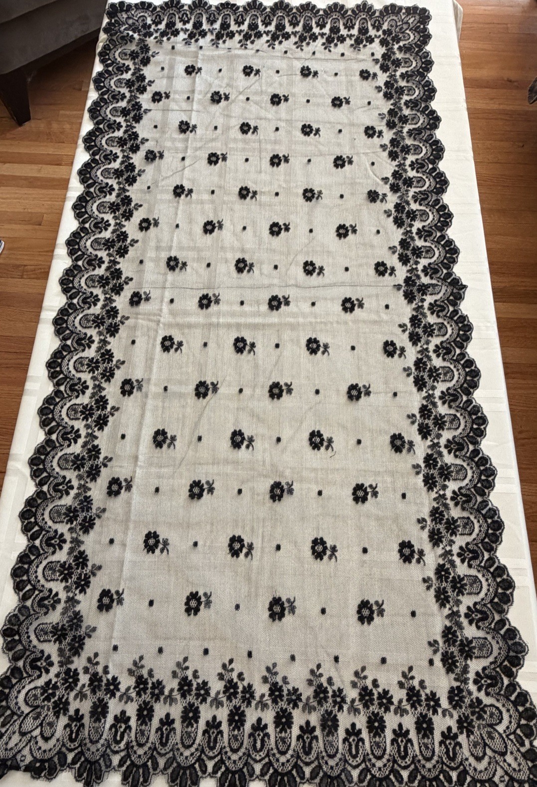 Early 1900s Black Embroidered Silk Chantilly Lace Scarf Table Runner Shawl 20×46