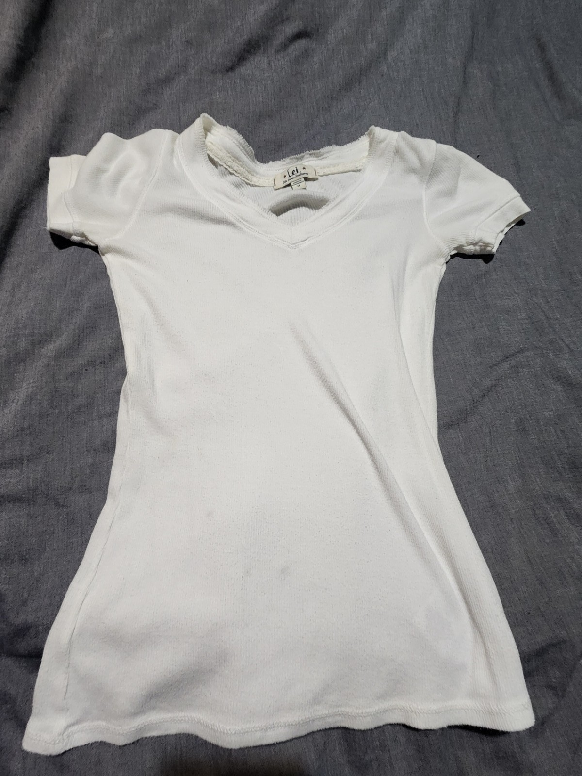 Vintage 90s L.E.I. Life Energy Intelligence White Ribbed V-Neck Baby Tee Size M