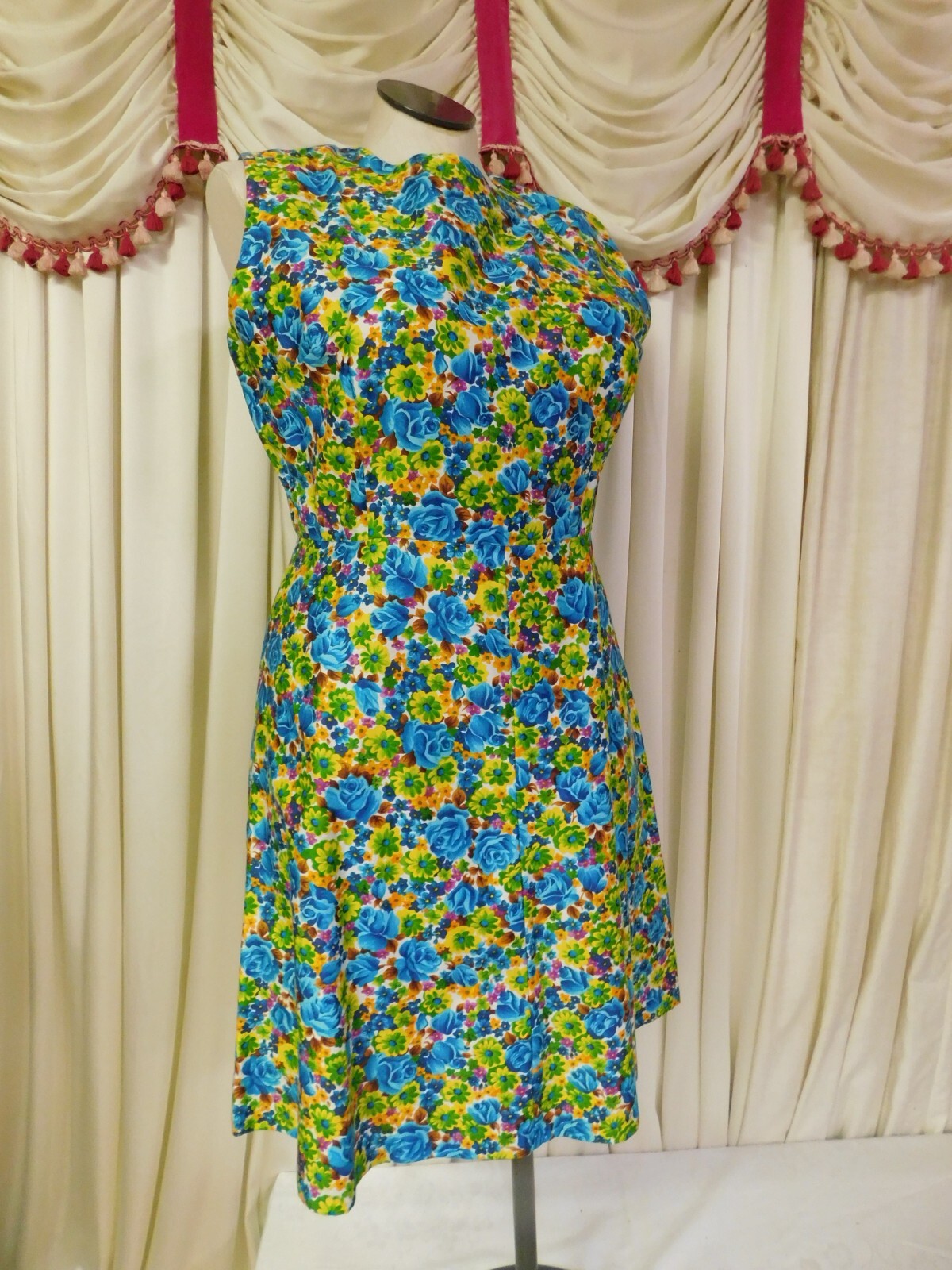 Vintage Blue Rose Garden Print Dress 34&Prime; Waist 47&Prime; Bust )*