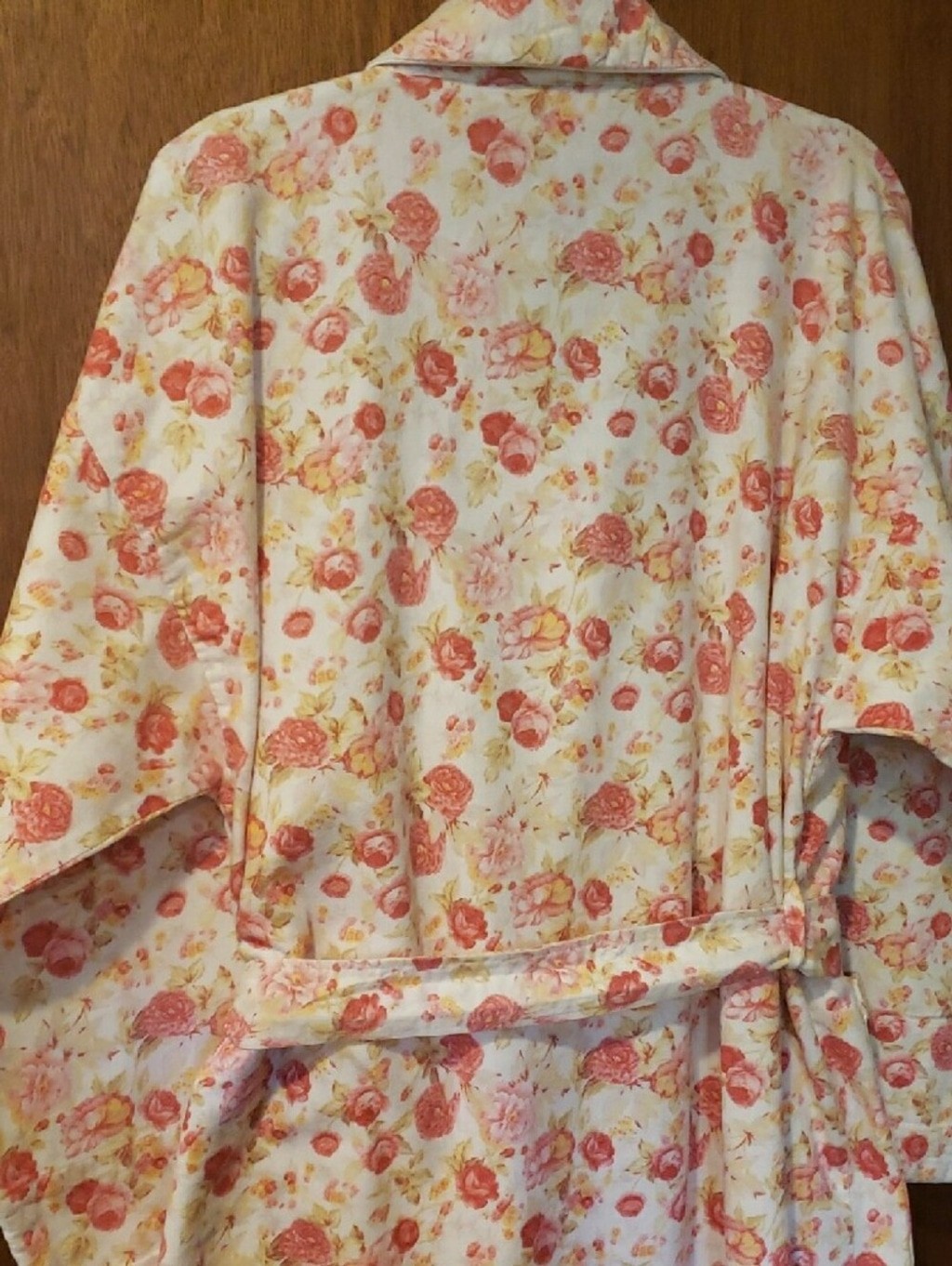 Vintage 90&rsquo;s 100% Cotton Victoria&rsquo;s Secret Garden Rose Floral Robe With Tie.