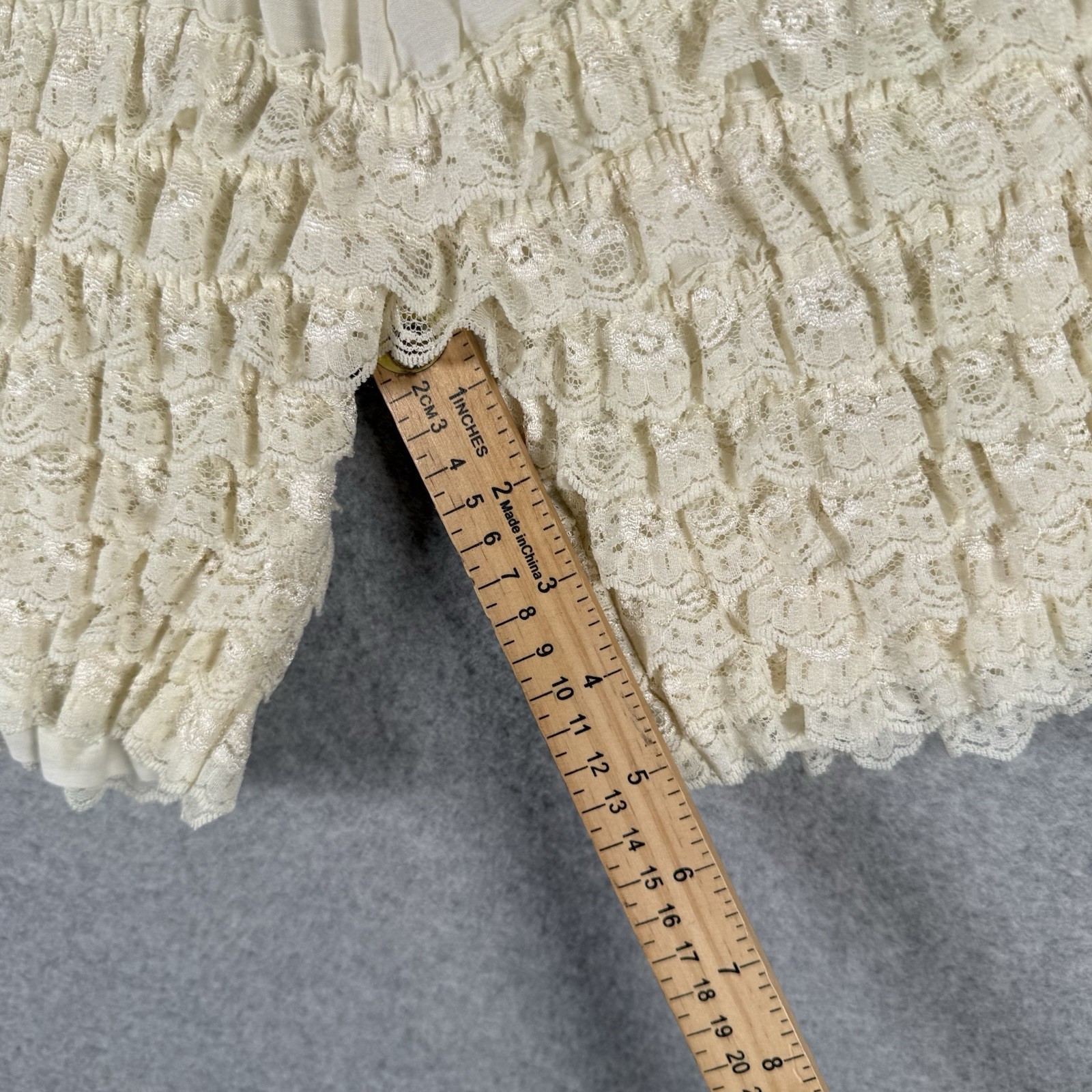 Vintage bloomers lace & Ruffle Stretch 28 waist very stretchy