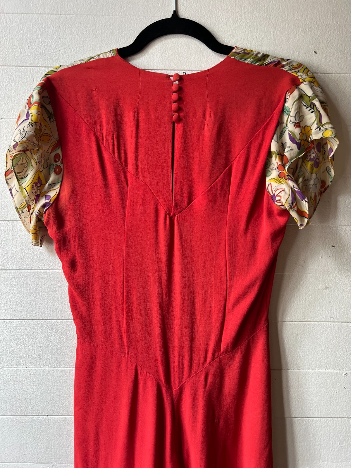 Vintage 1940s Red Pattern Dress – 34x26x45 AR FL