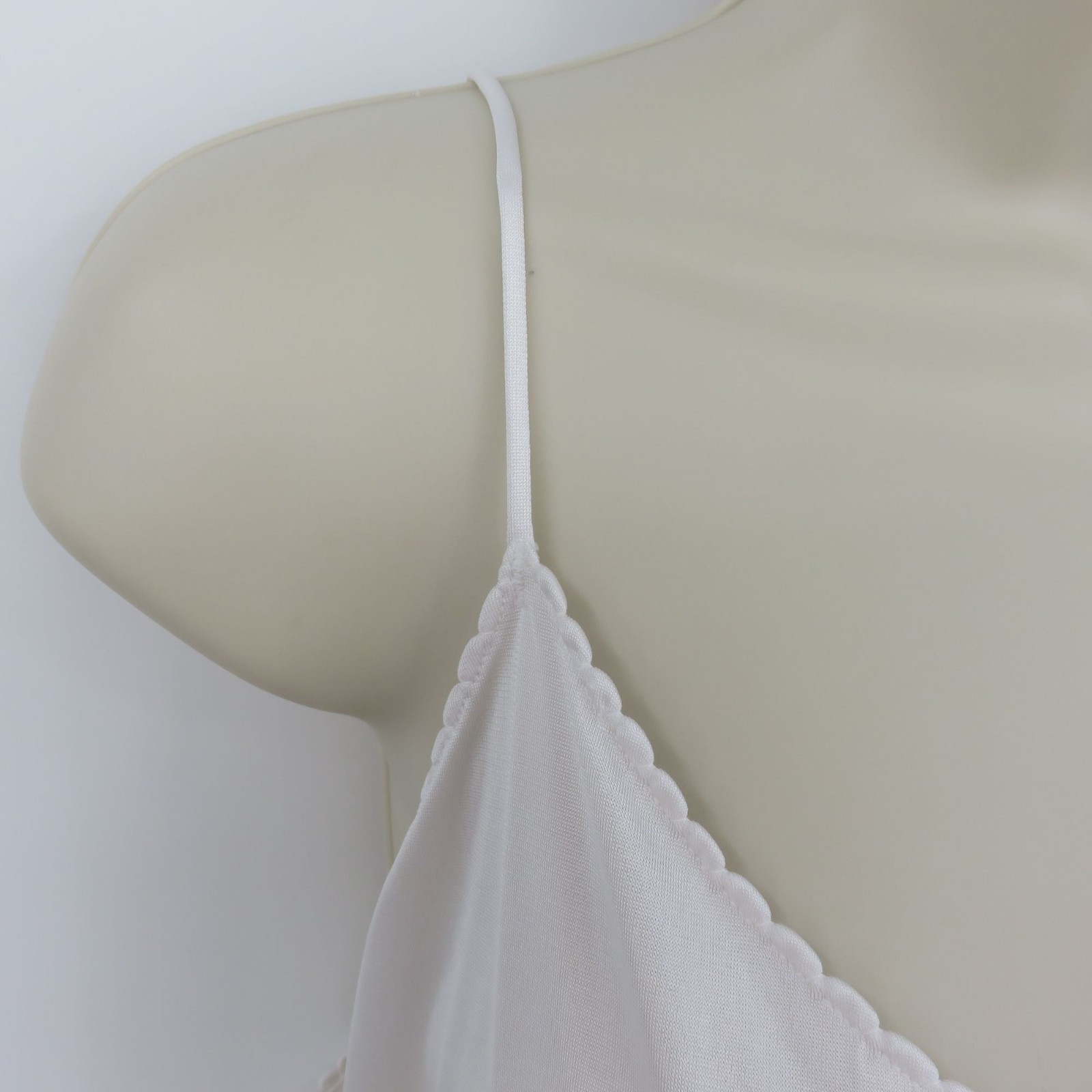 Vassarette Women Size 38 Style 10-008 Solid White Scallop Trim Slip Dress Nylon