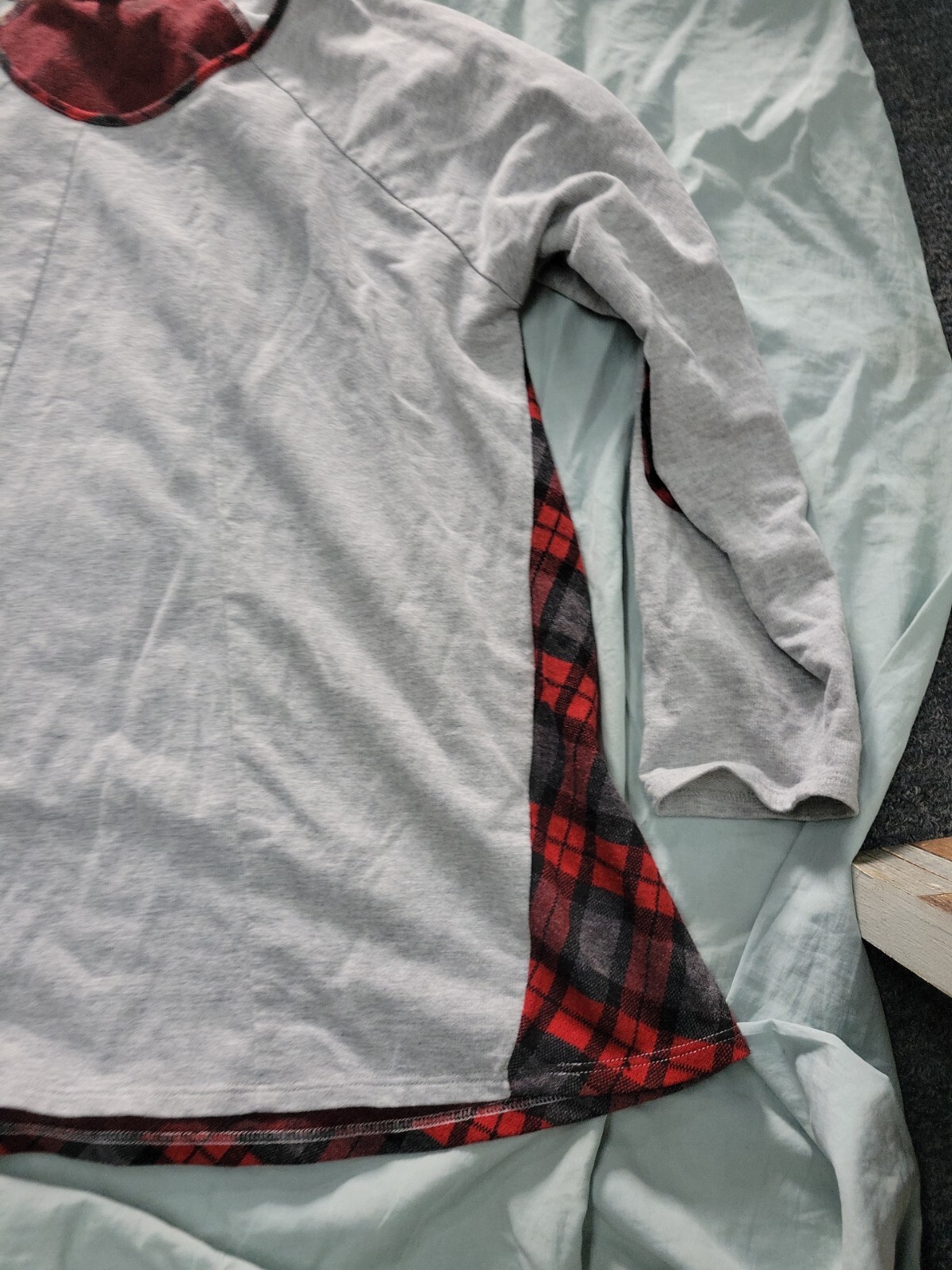 Vintage Red Plaid polyester Long Sleeve T-Shirt Erin London Size XL Padded Elbow
