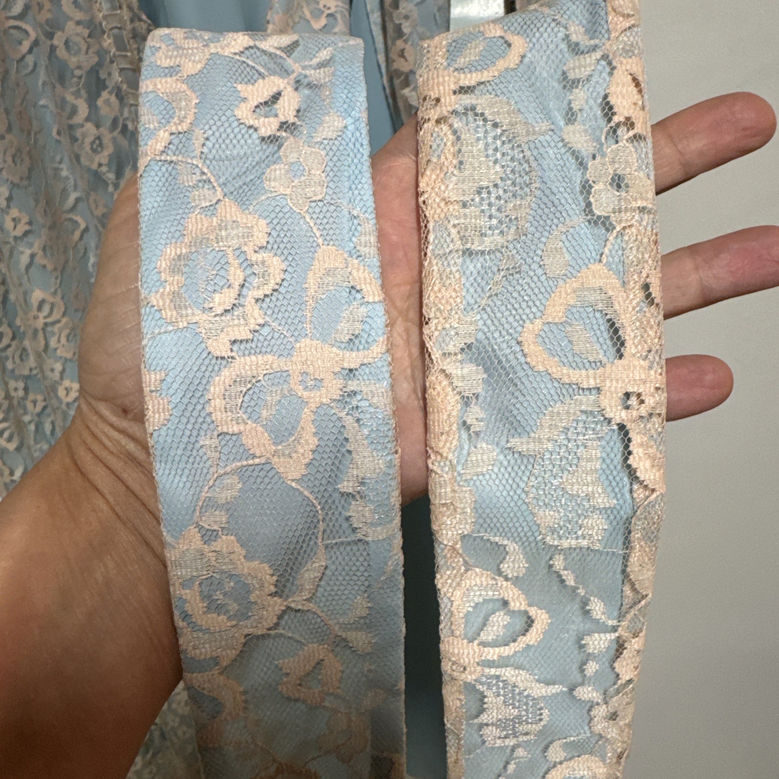 Odette Barsa Robe Size M Light Blue Ecru Lace Overlay NWT Gown Saks Fifth Avenue
