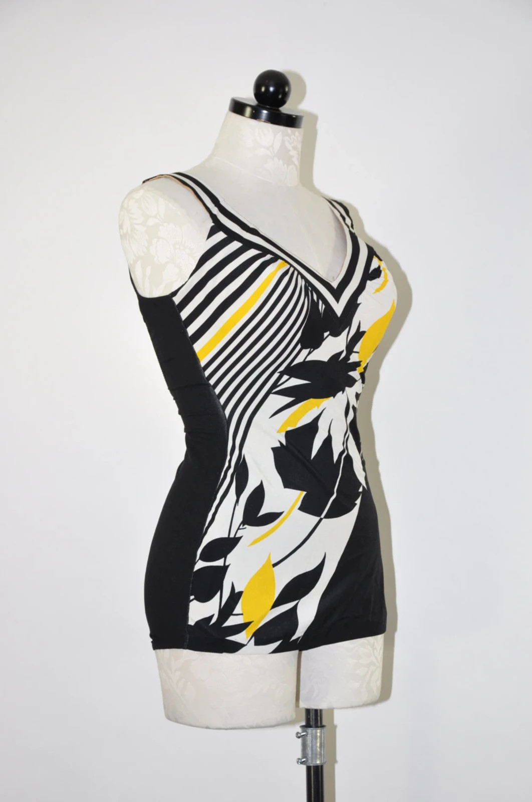 60s Black White Yellow Graphic Leaf Print Backless One Piece Swimsuit Women L